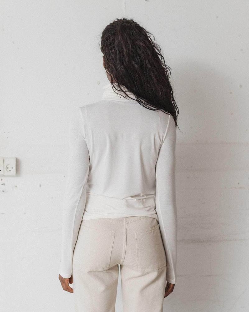 BASERANGE Turtleneck - Bamboo Lyocell outlook