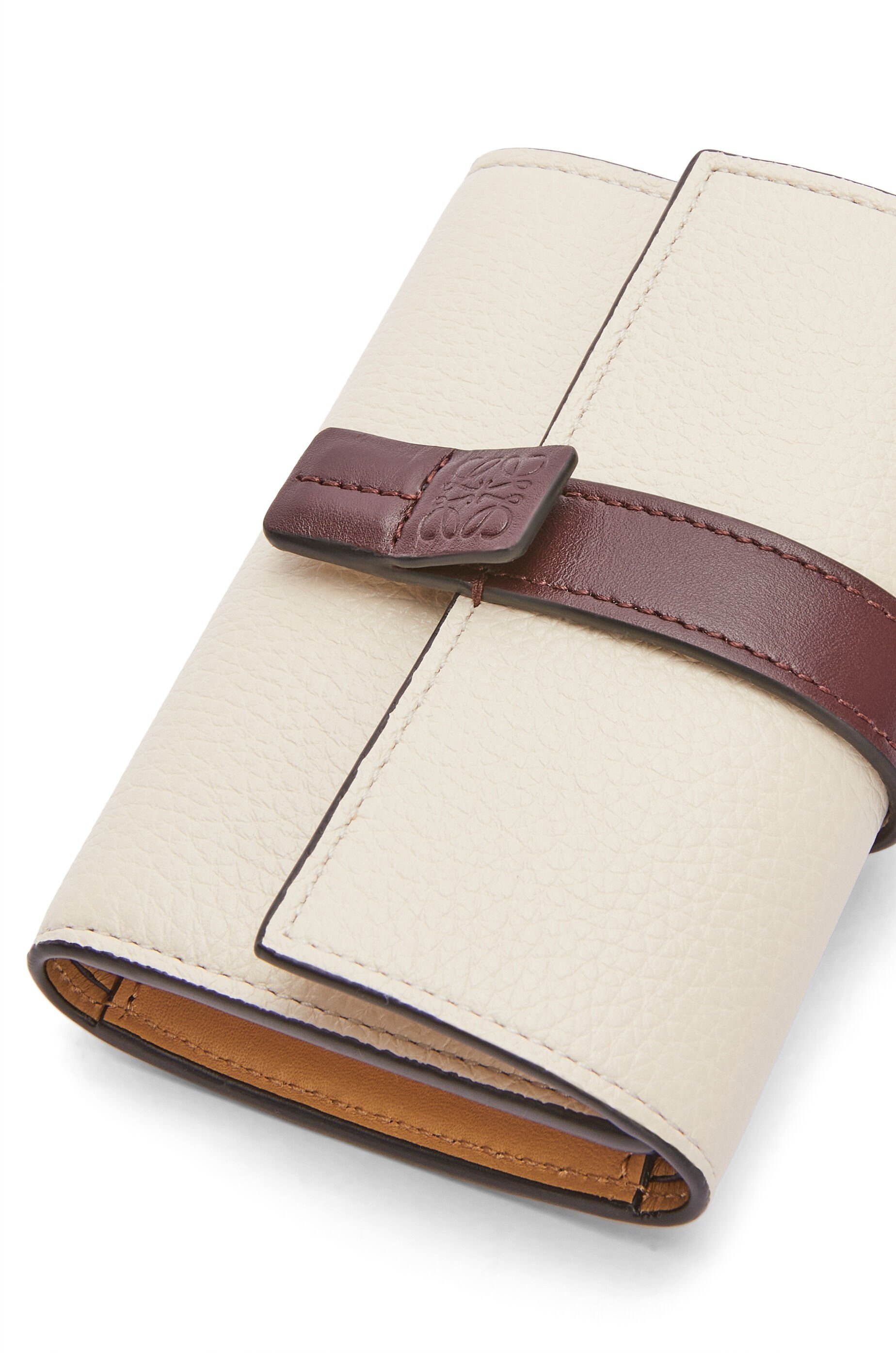 Small vertical wallet in soft grained calfskin - 5
