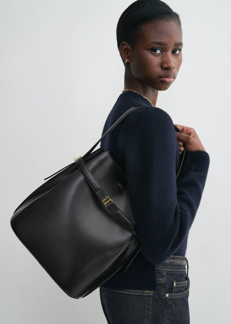 Totême Belted leather bucket bag black outlook