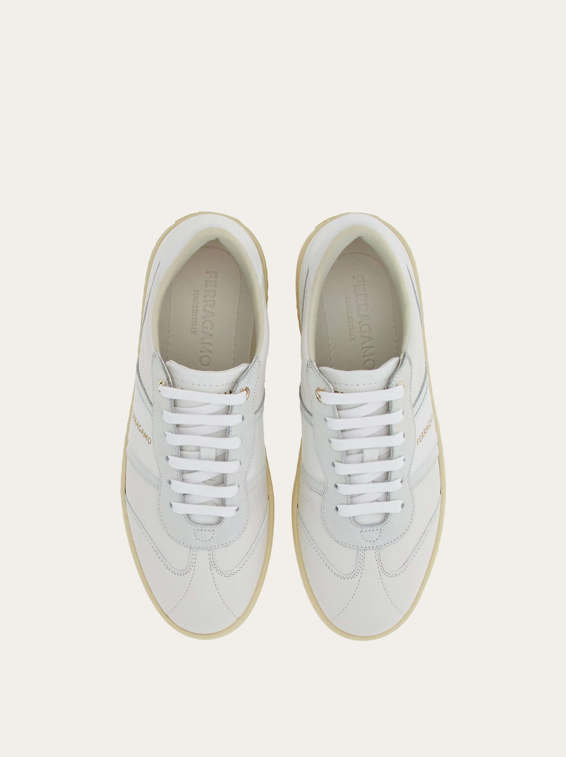 Low-top sneaker with logo - 3