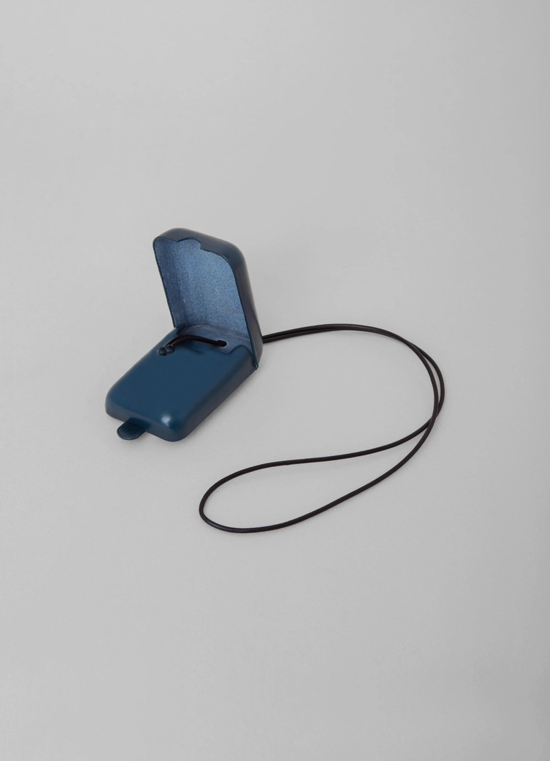 MOLDED CIGARETTE HOLDER
VEGETABLE-TANNED LEATHER 3