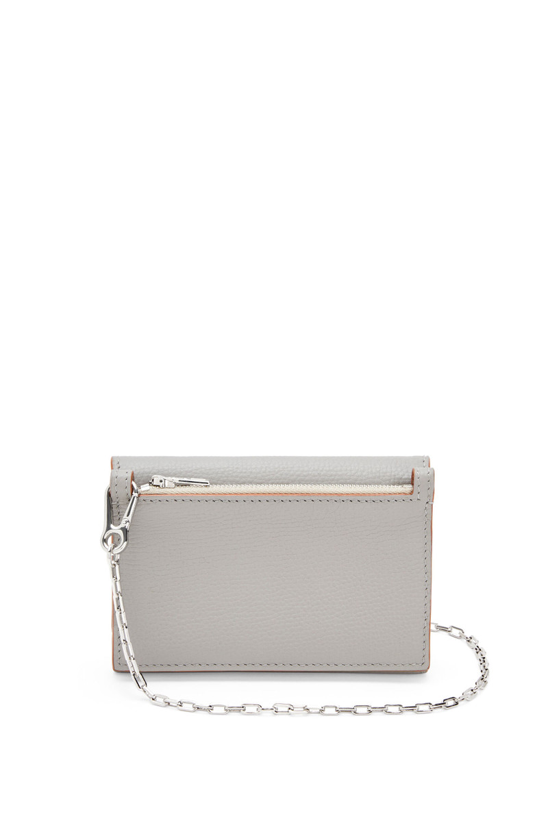 Anagram wallet on chain in pebble grain calfskin 3