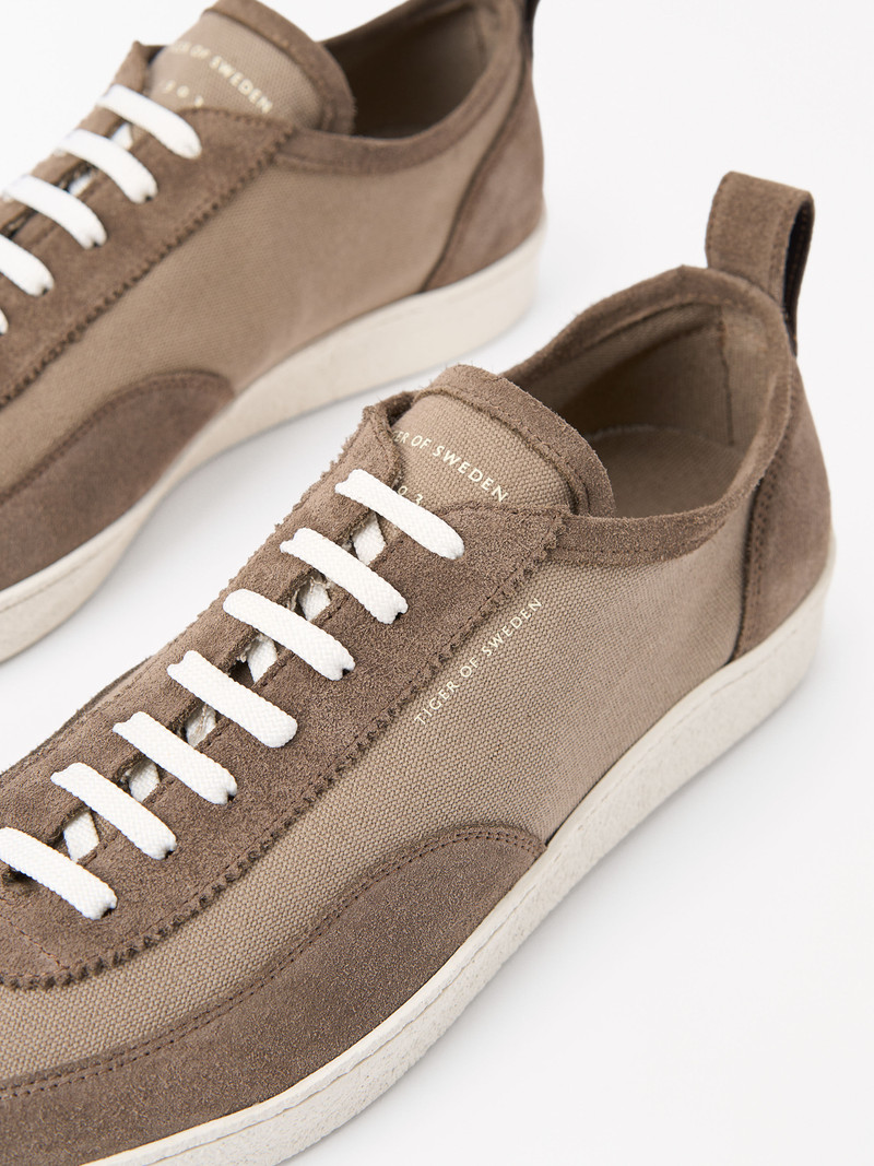Exora Canvas Sneakers 3