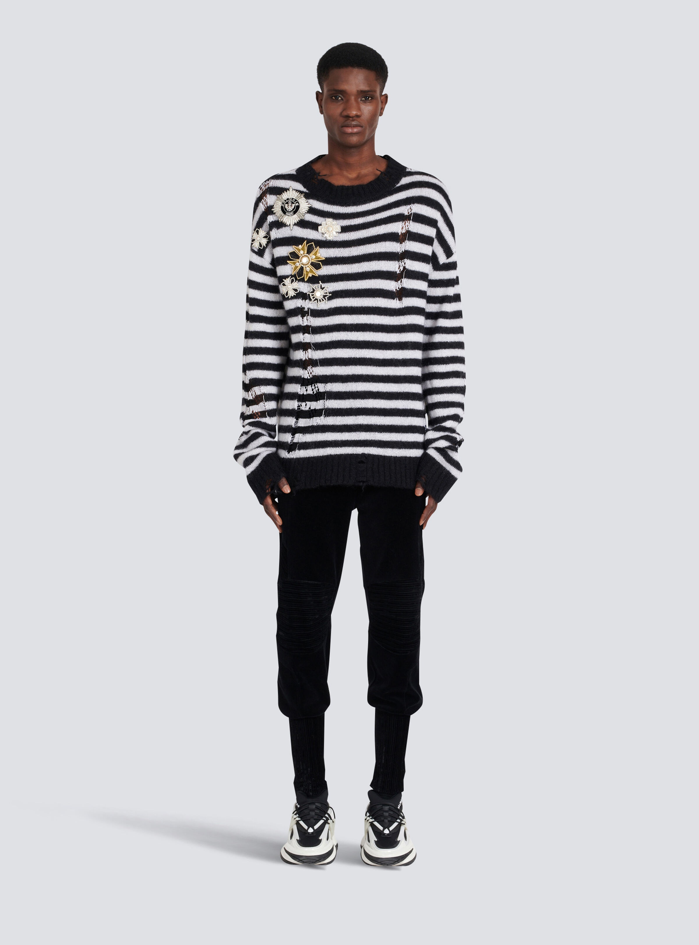 Ripped knit nautical sweater with brooches - 4