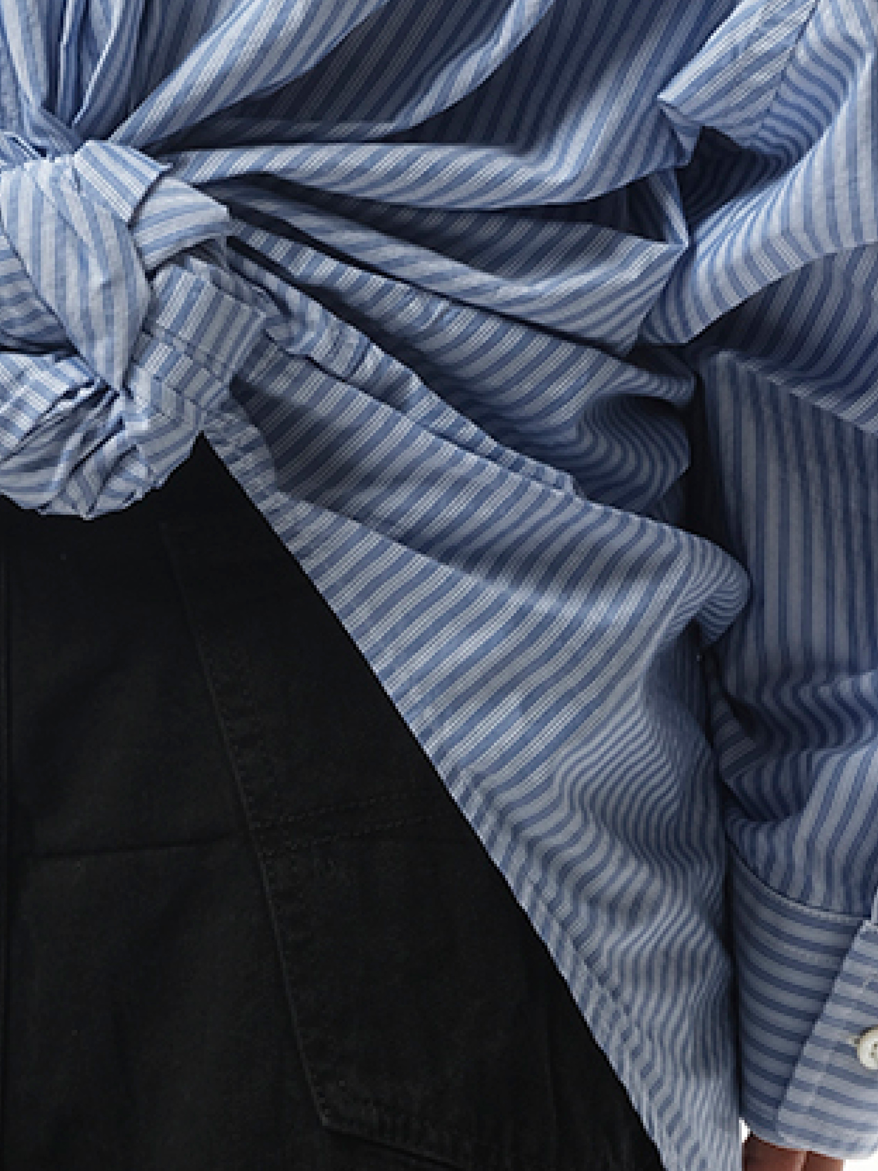 Long Sleeve Knotted Shirt in Blue/White - 3