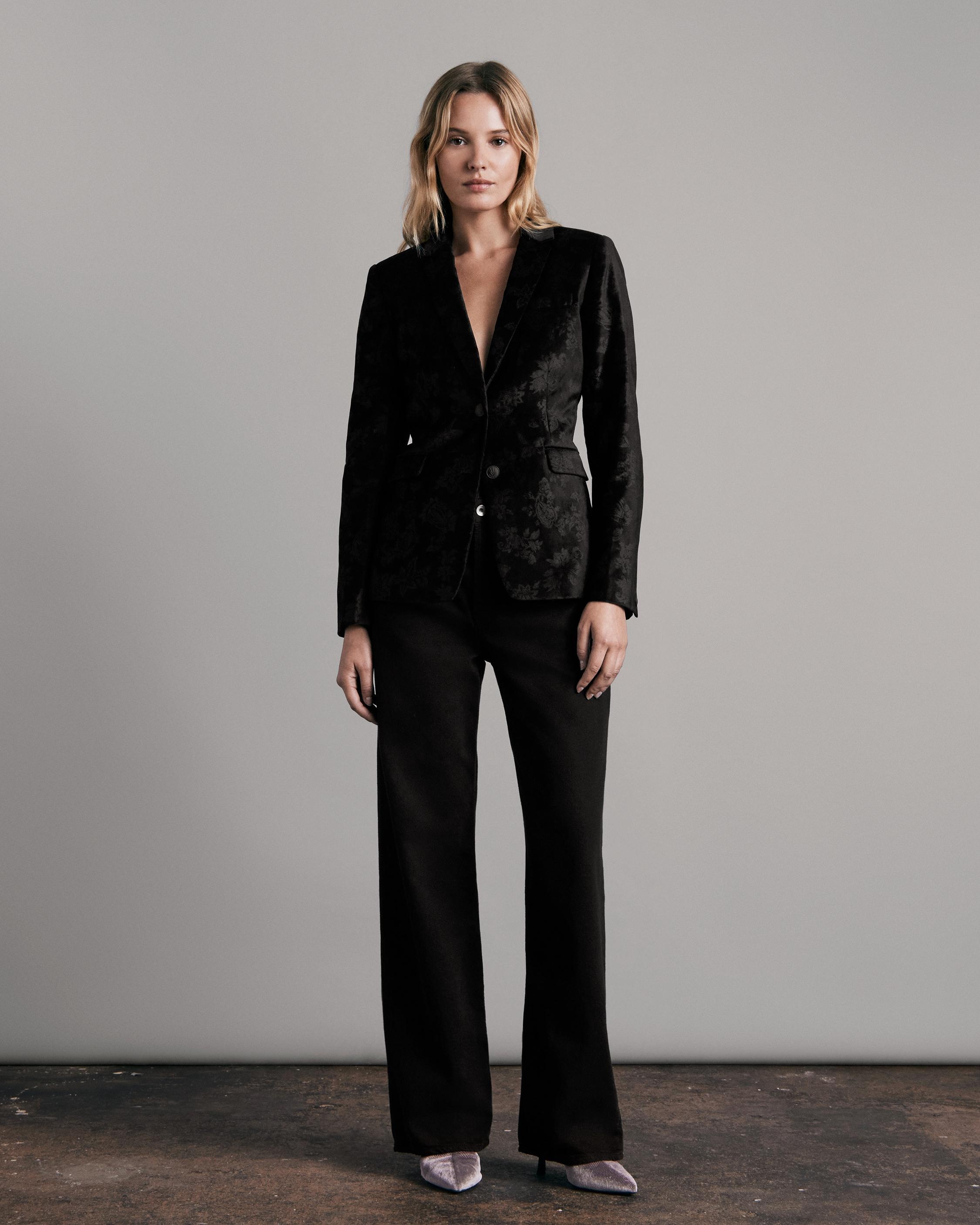 Razor Velvet Blazer
Classic Fit Blazer - 2
