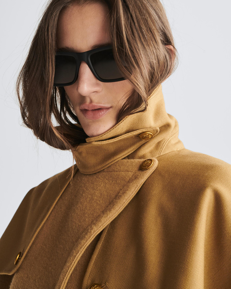 Trench Italian Wool Poncho
Midweight 3