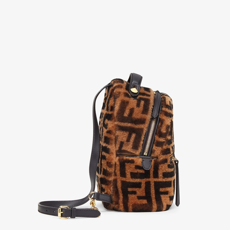 Small backpack in brown sheepskin 3
