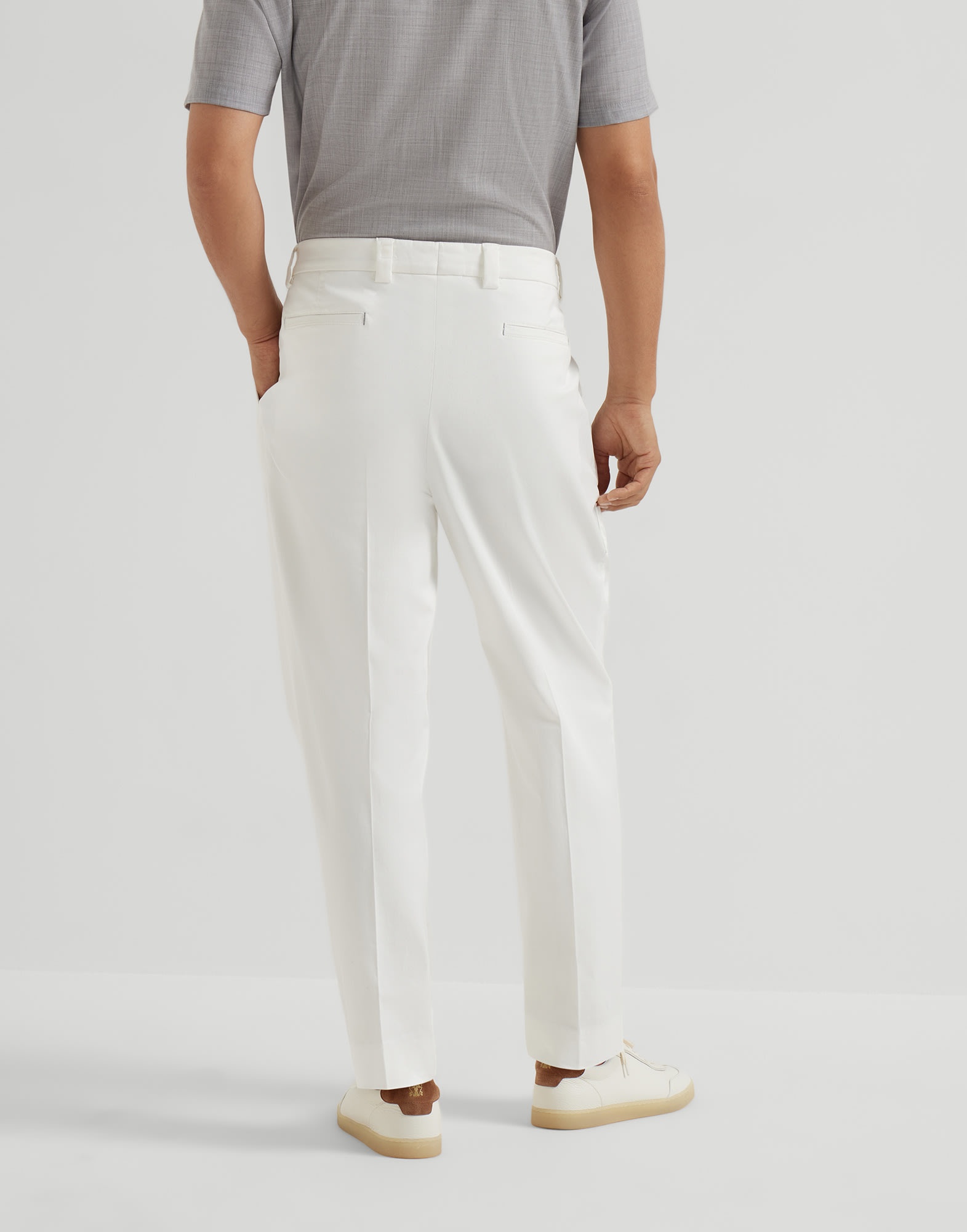 Garment-dyed trousers in American Pima cotton comfort gabardine with tee holder - 2