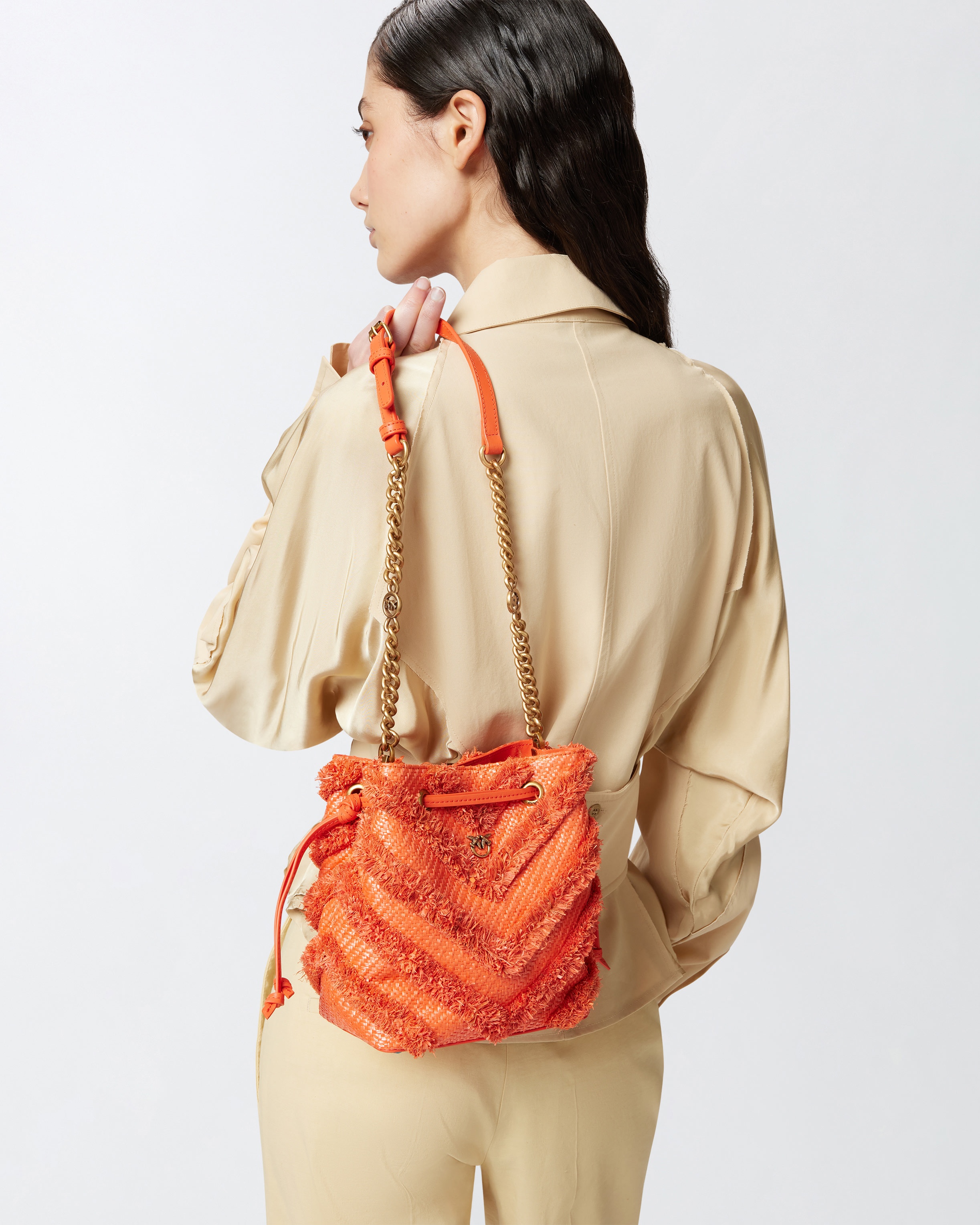 SMALL BUCKET BAG IN FRAYED RAFFIA - 5