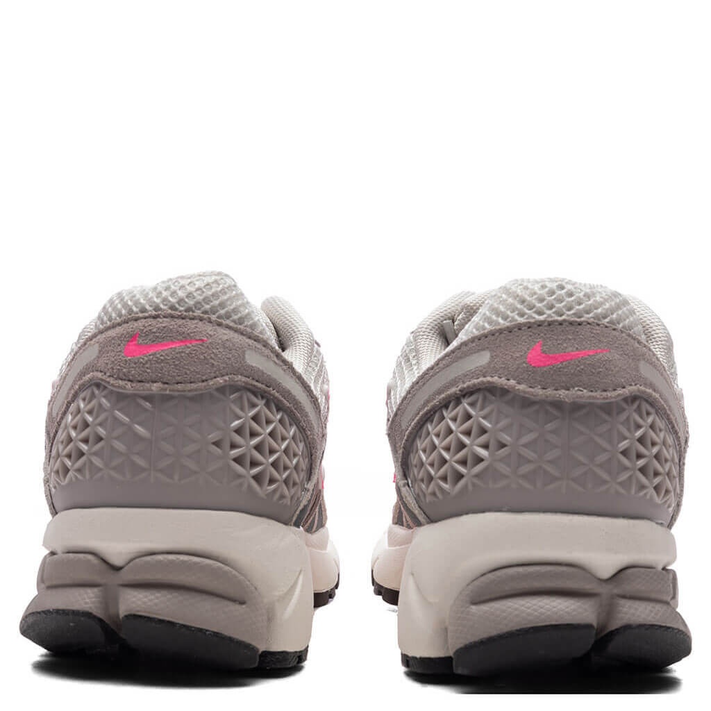 WOMEN'S ZOOM VOMERO 5 - COLLEGE GREY/SAIL/LIGHT BONE/MEDIUM ASH - 4