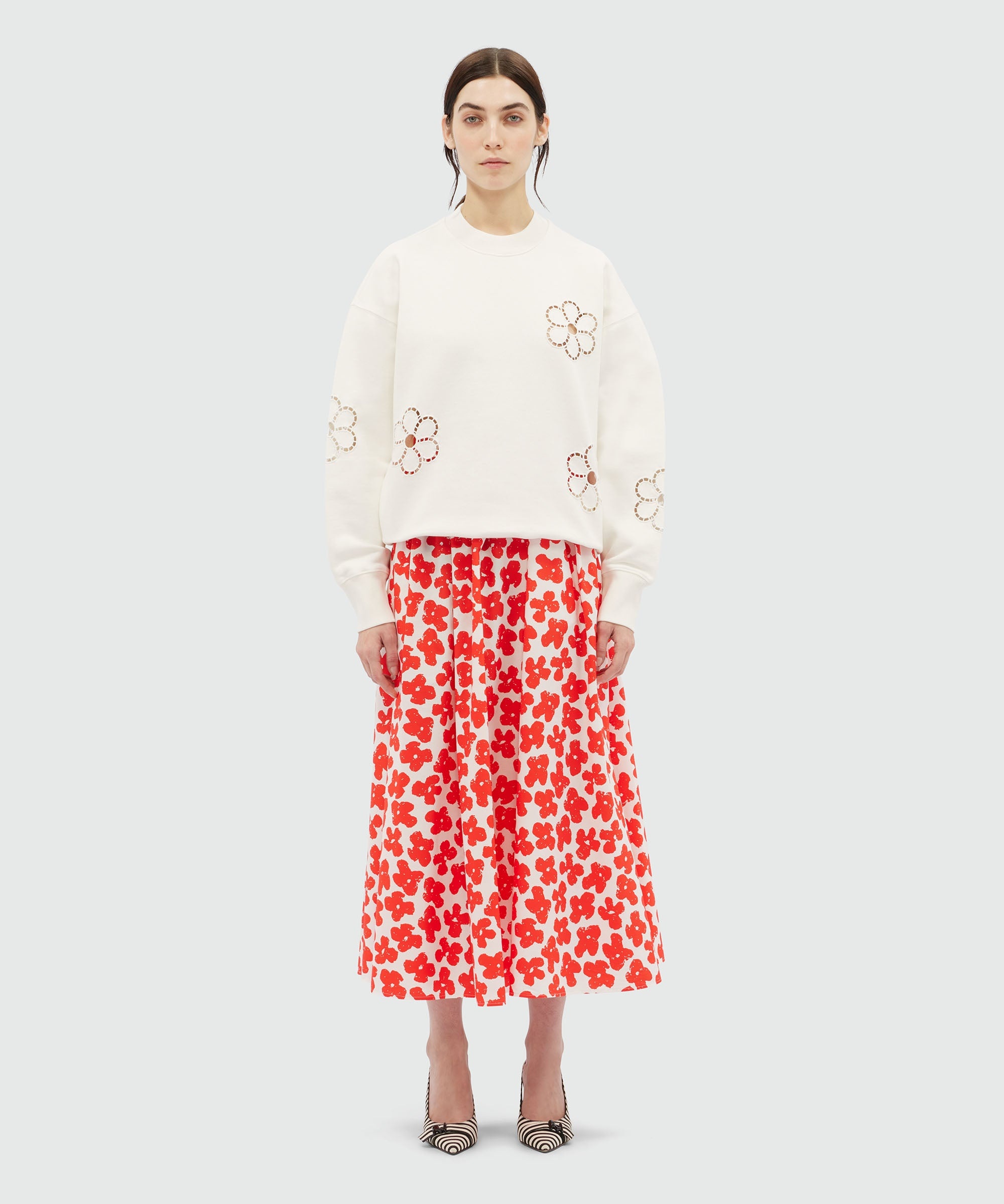 Sweatshirt with floral embroidery - 2