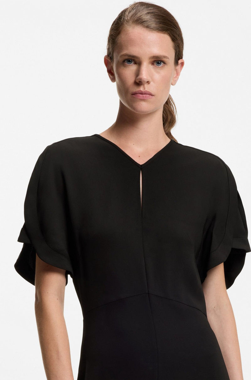 KEYHOLE-NECKLINE DRESS IN SOFT CREPE 5