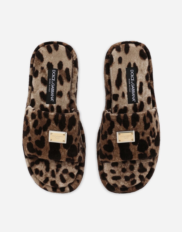 Leopard-print terrycloth sliders with tag with two plating finishes - 4