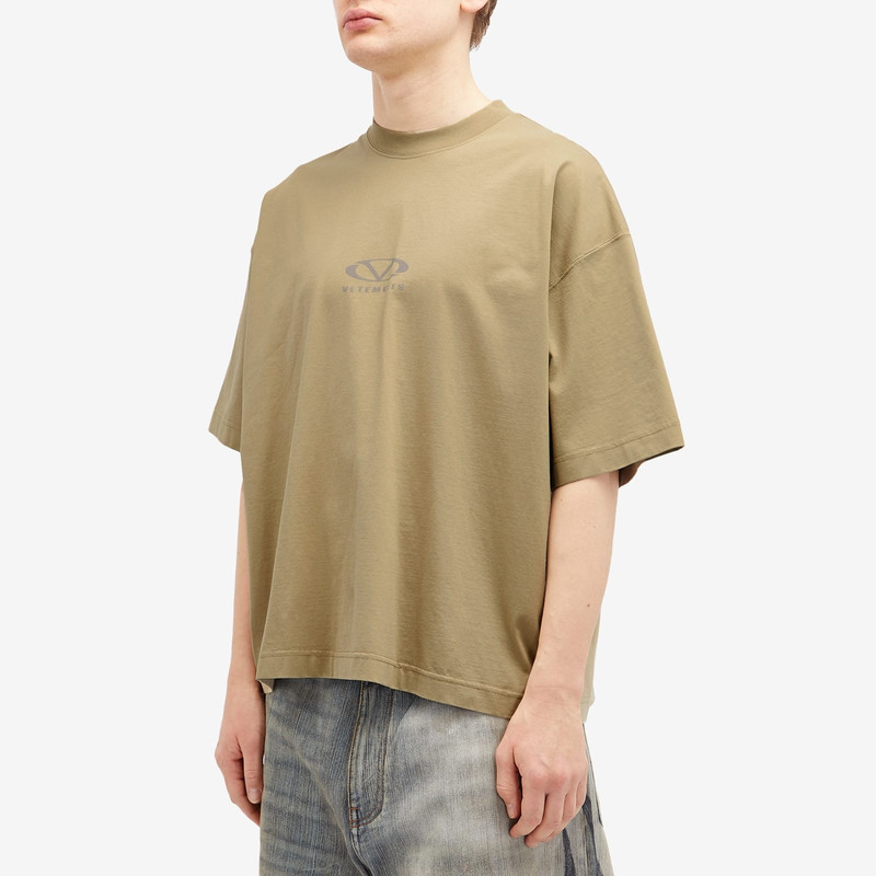 VETEMENTS VETEMENTS Oval Logo Cropped Boxy T-Shirt outlook