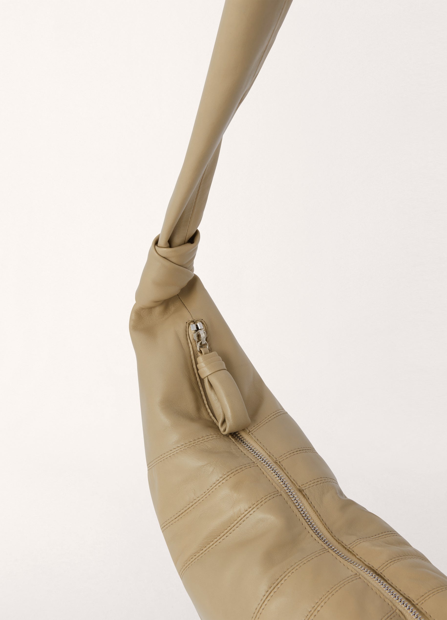 MEDIUM CROISSANT BAG
SOFT NAPPA LEAT - 4