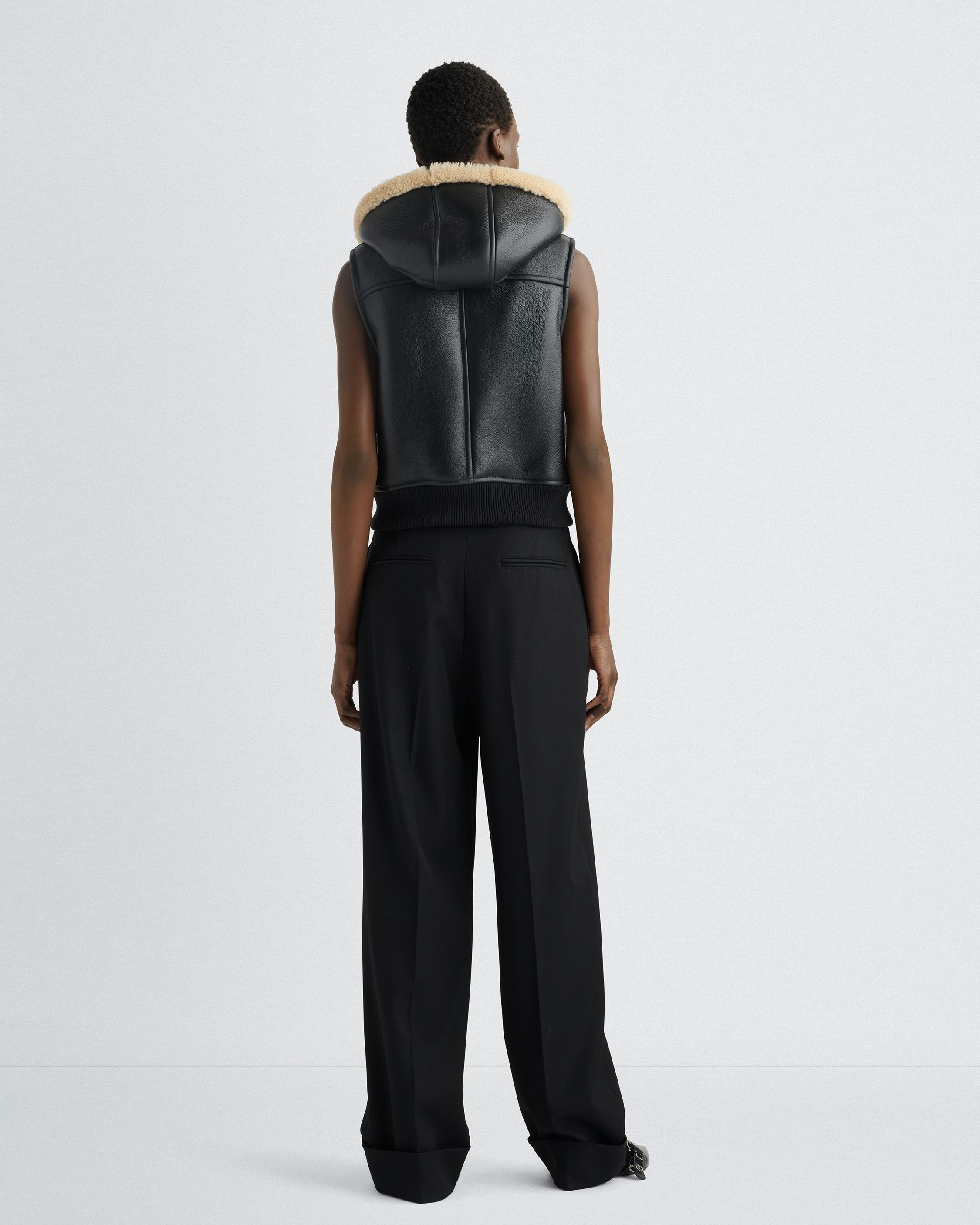 Robbie Shearling Vest
Classic Fit - 5