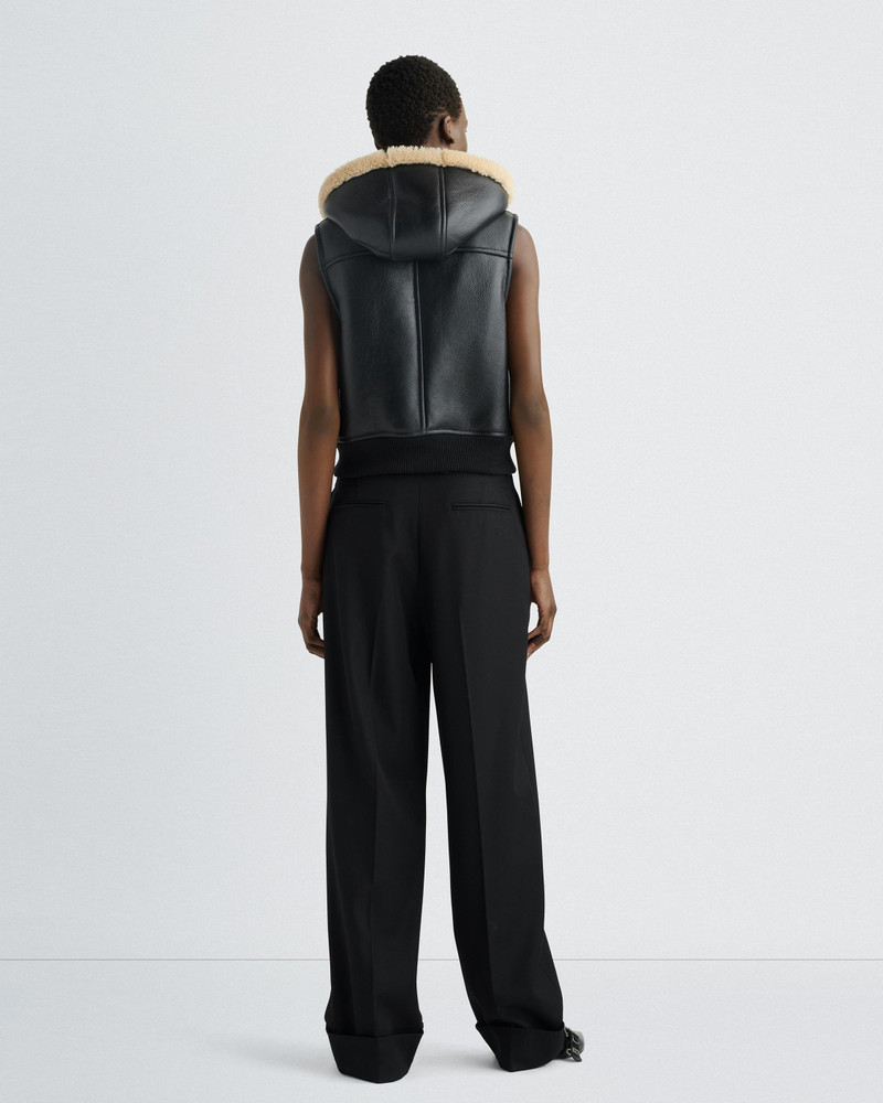 Robbie Shearling Vest
Classic Fit 5