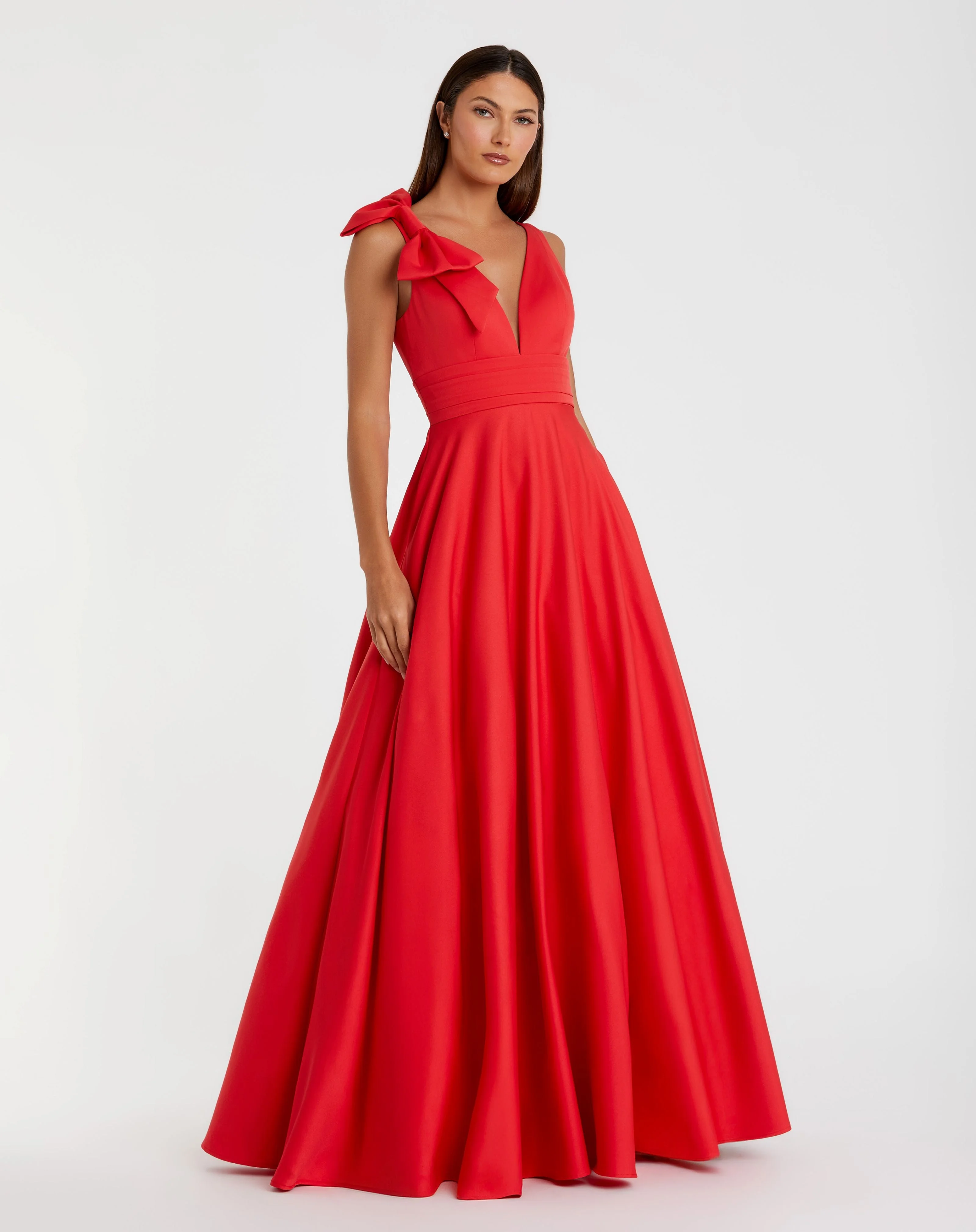Red Sleeveless Plunge Neck Ball Gown With Bow Detail - 1