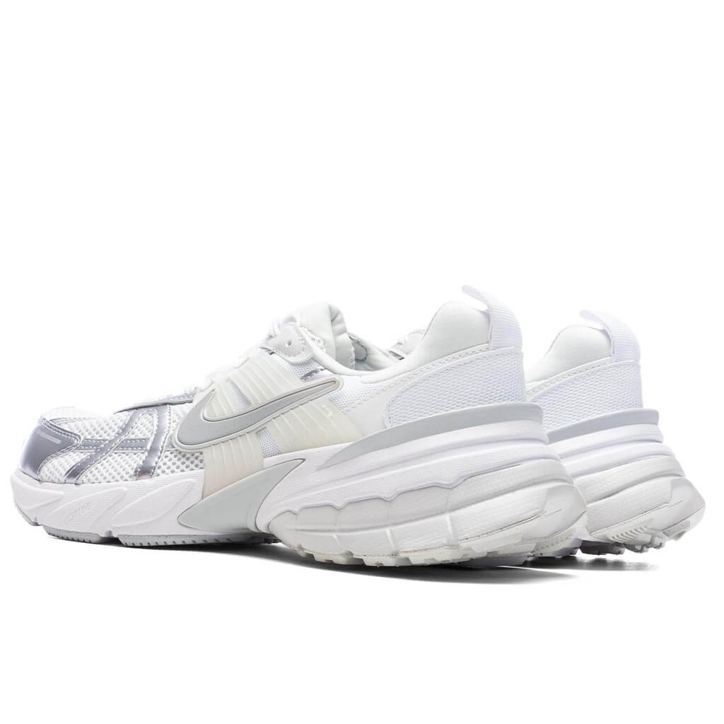 WOMEN'S V2K RUN - WHITE/METALLIC SILVER/PLATINUM TINT - 3