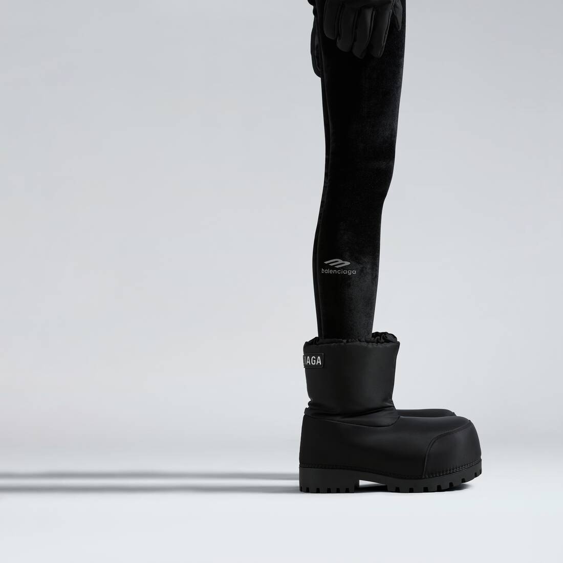 Women's Skiwear - Alaska Low Boot in Black - 9