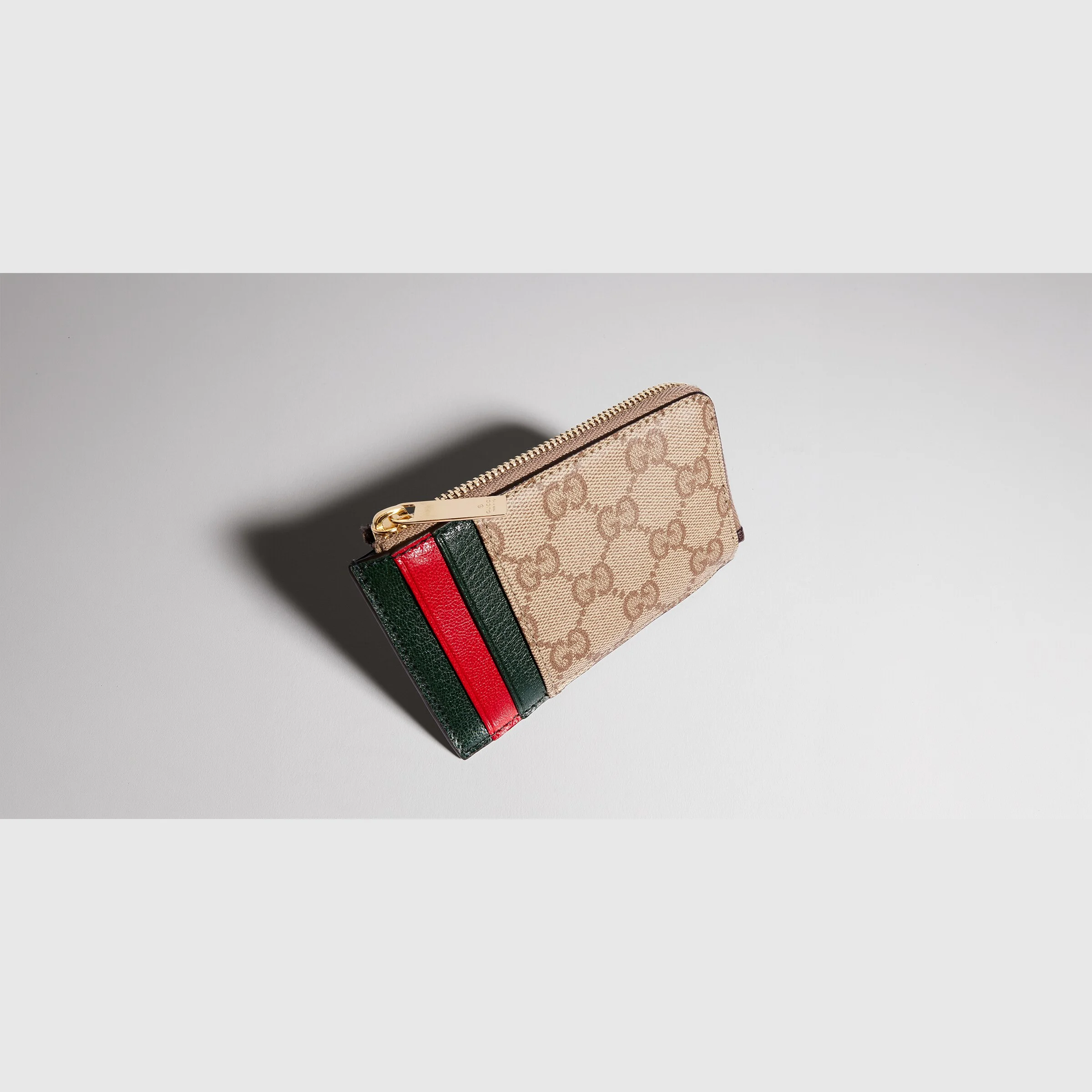 Card case with multicolor slots - 1
