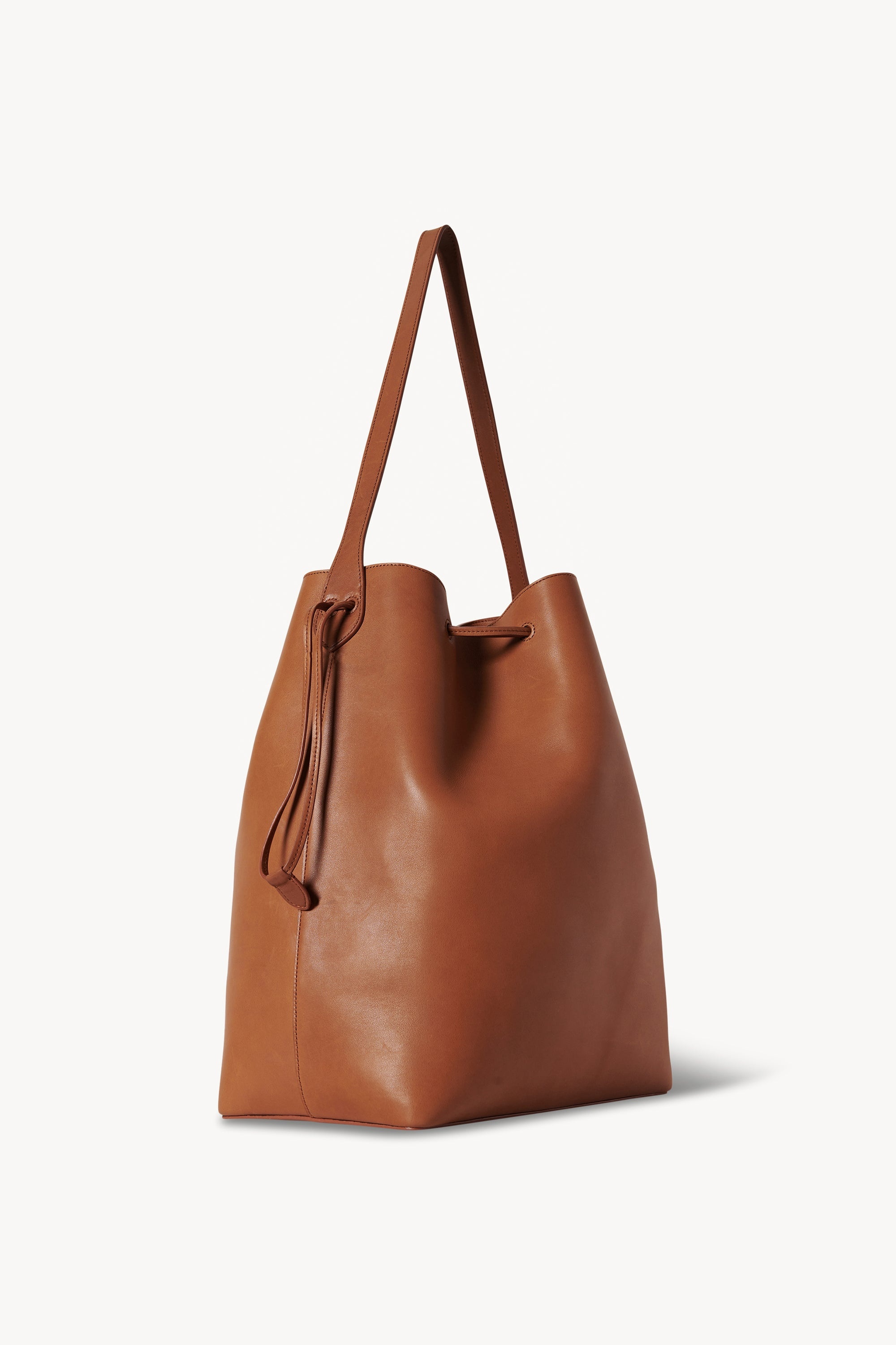 THE ROW Belvedere レザートートバッグ The Row Belvedere Tote Bag in Leather | REVERSIBLE