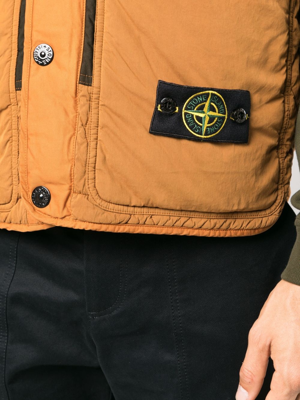 Compass-patch quilted gilet - 5