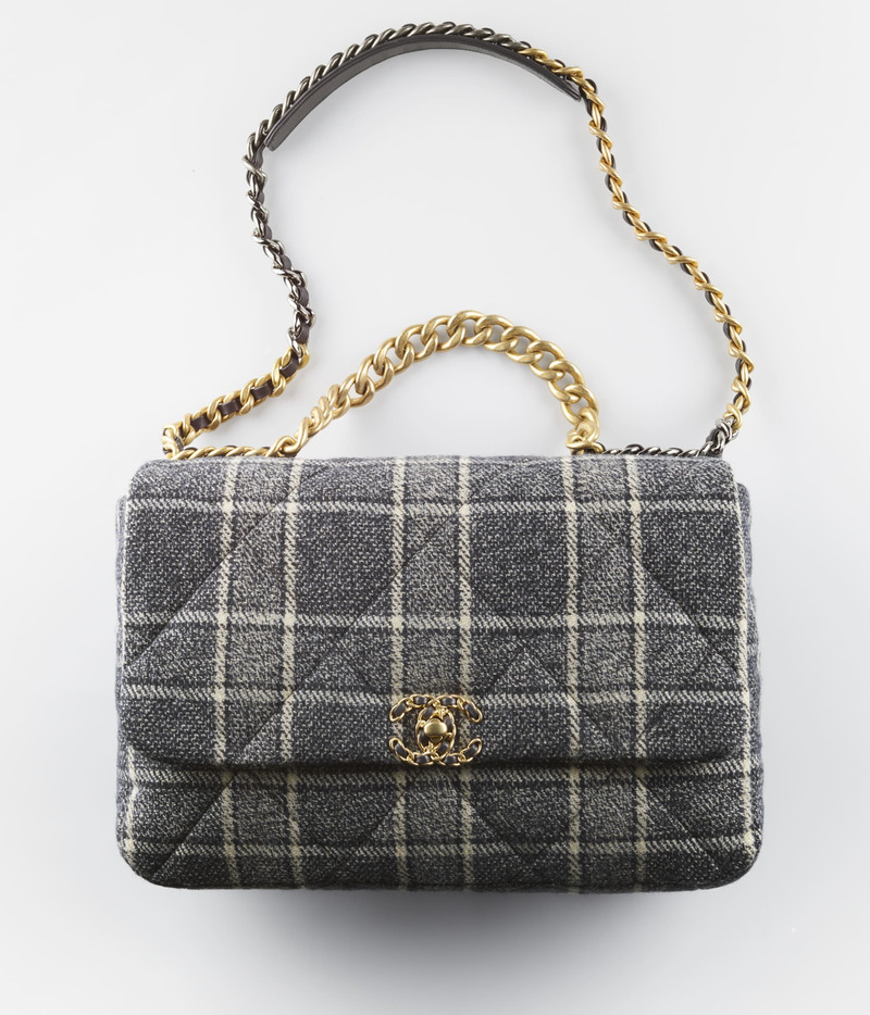 CHANEL 19 Maxi Handbag 1