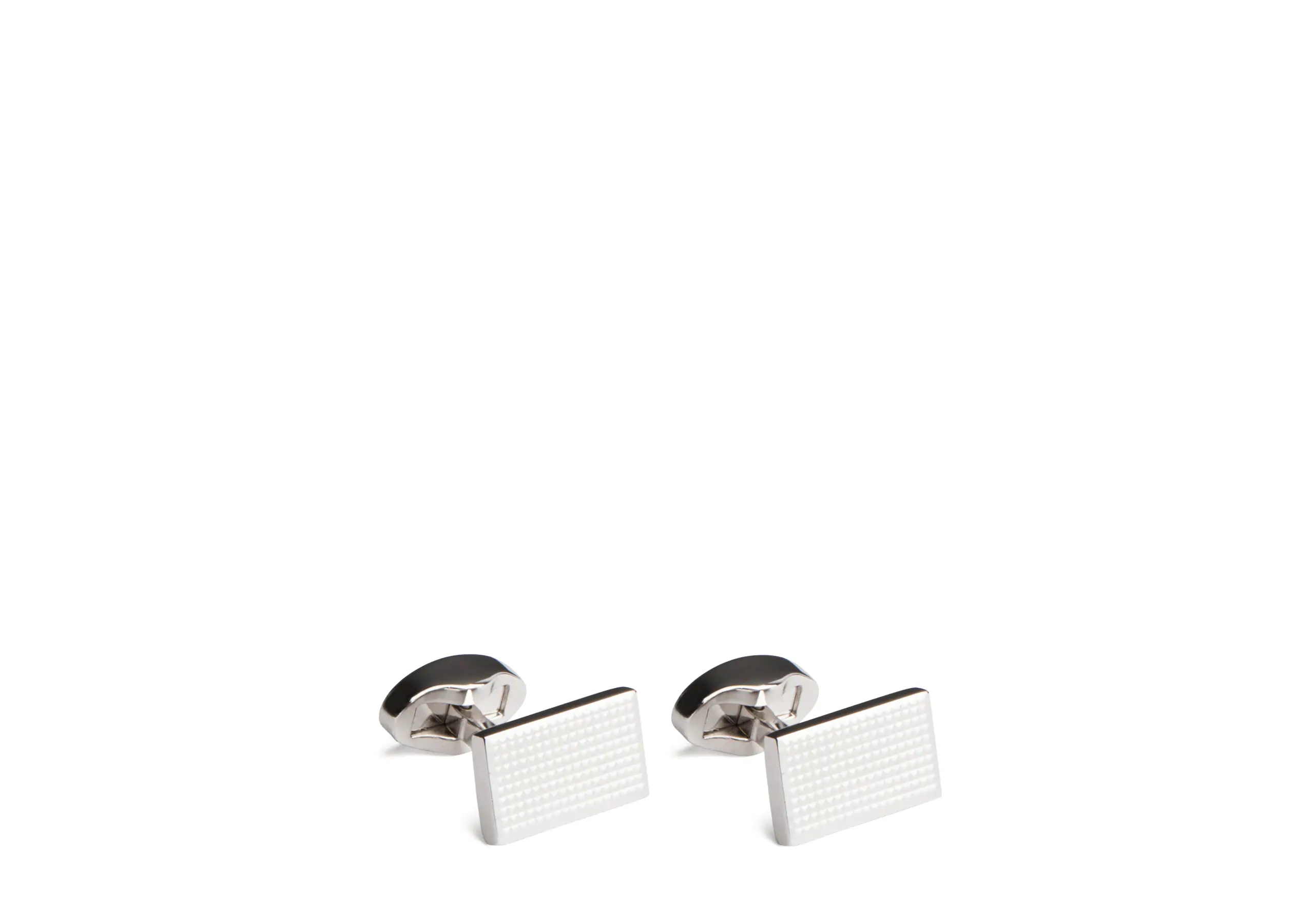 Gatsby cufflink
Rhodium Plated Textured Silver - 1