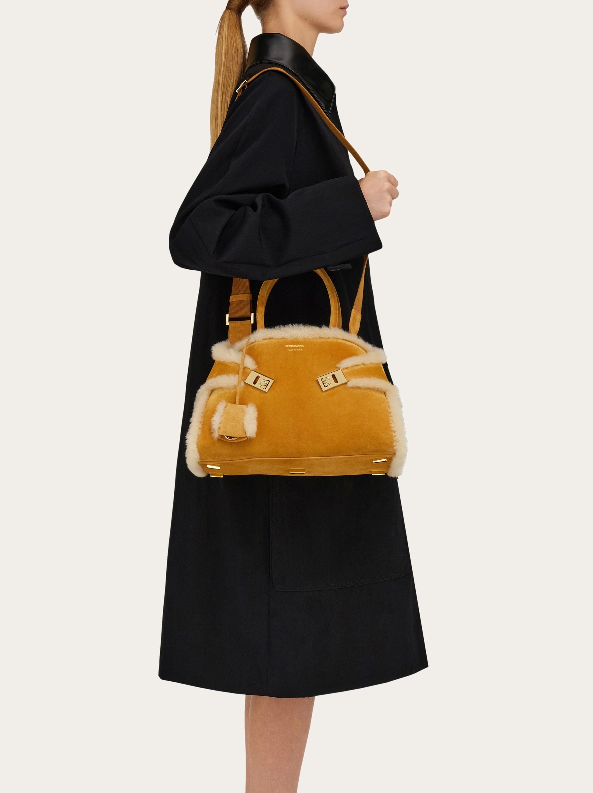 Hug handbag (S) - 2