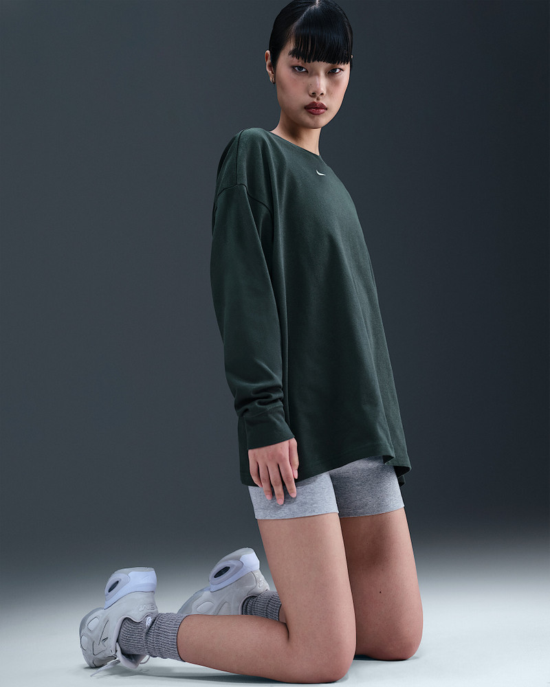 Nike Sportswear Essential Women's Oversized Long-Sleeve T-Shirt 3