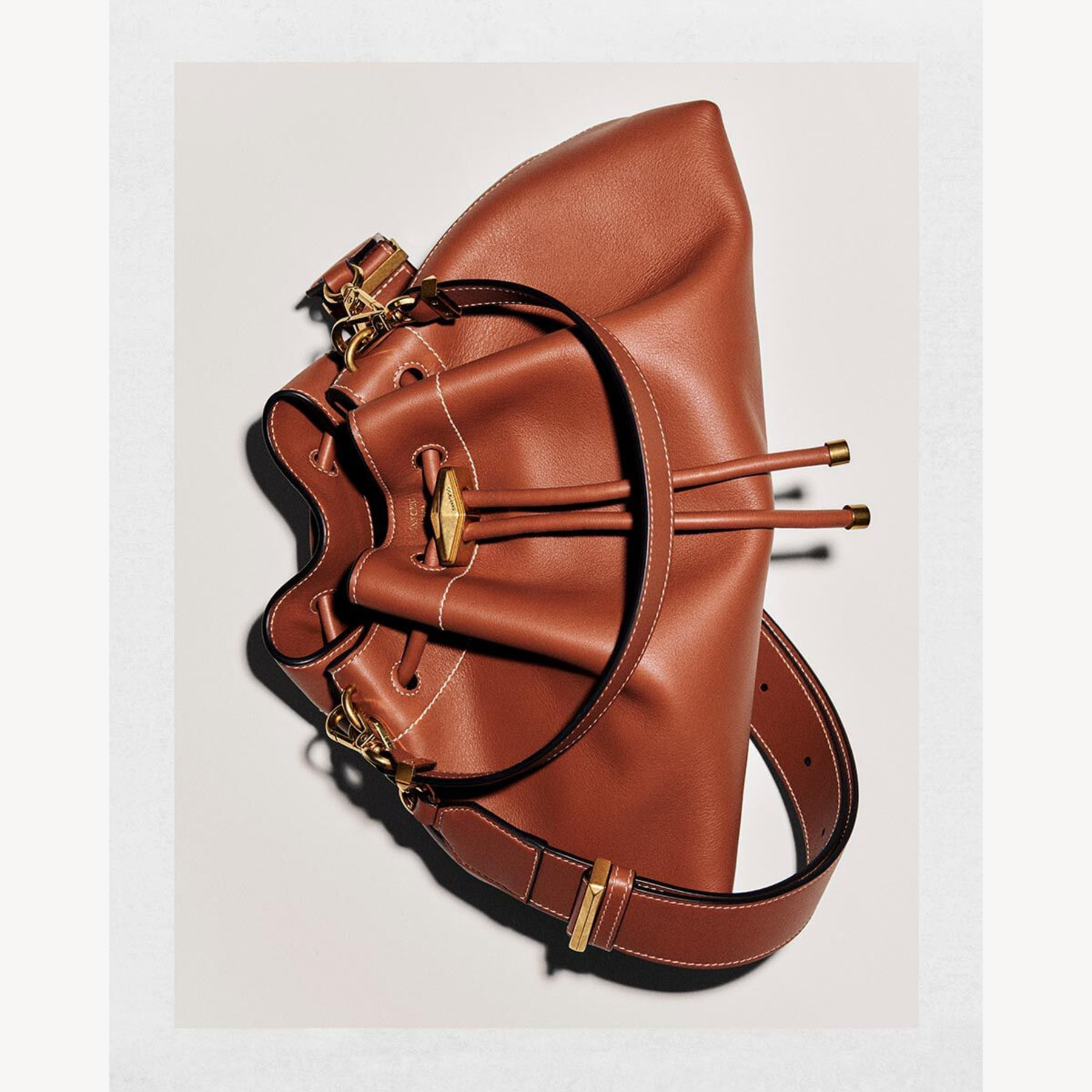 Cinch M
Tan Leather Bag - 7