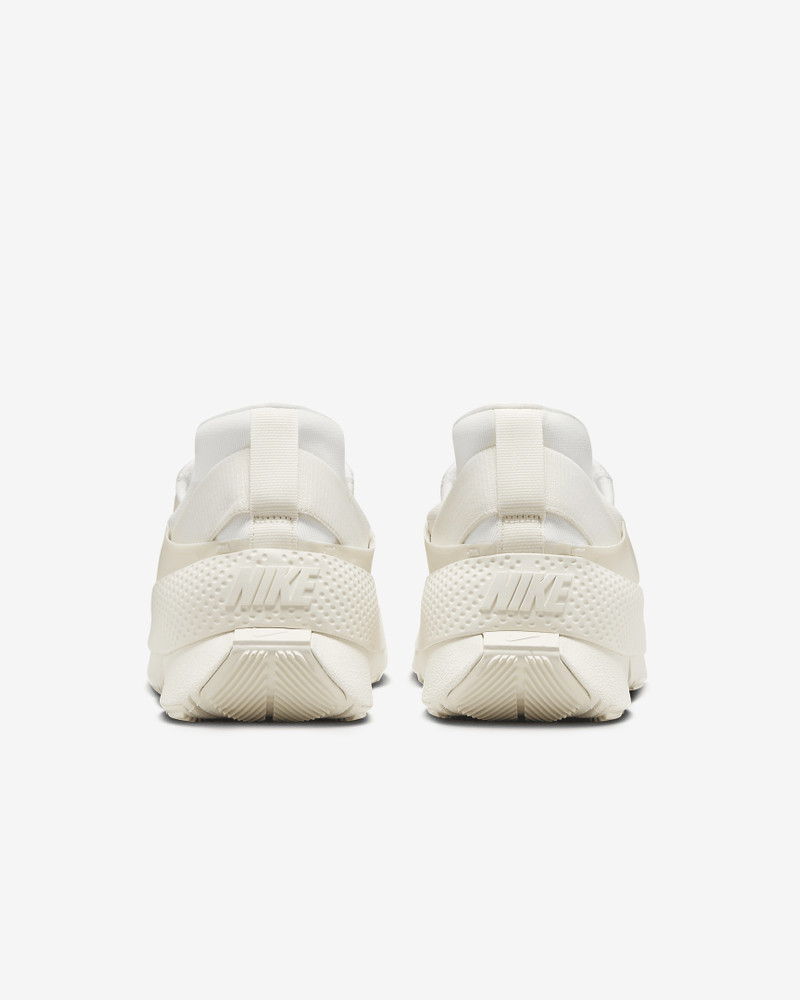 Nike Go FlyEase Easy On/Off Shoes 6