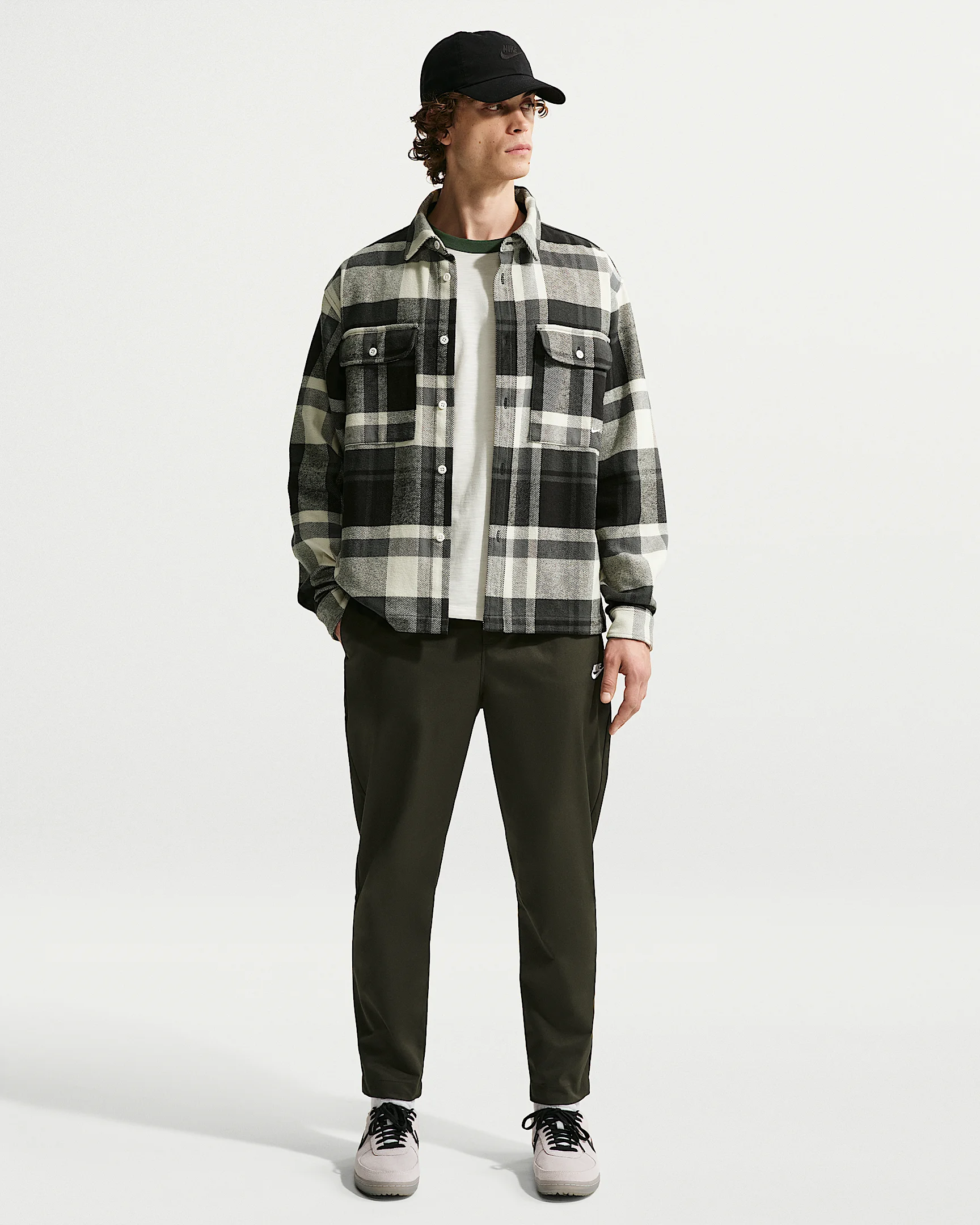 Nike Club Men's Woven Tapered Pants - 1