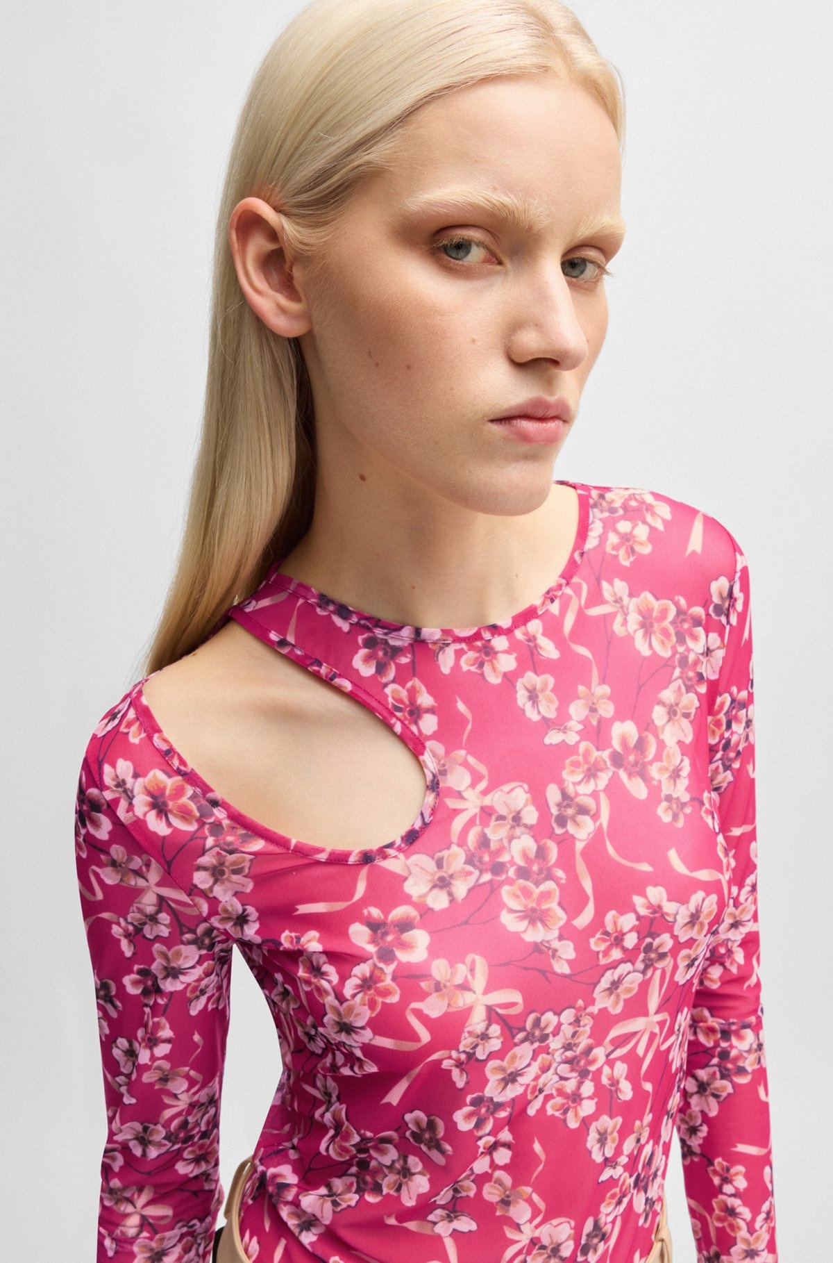 HOUNDSTOOTH MESH TOP WITH CUT-OUT NECKLINE - 5