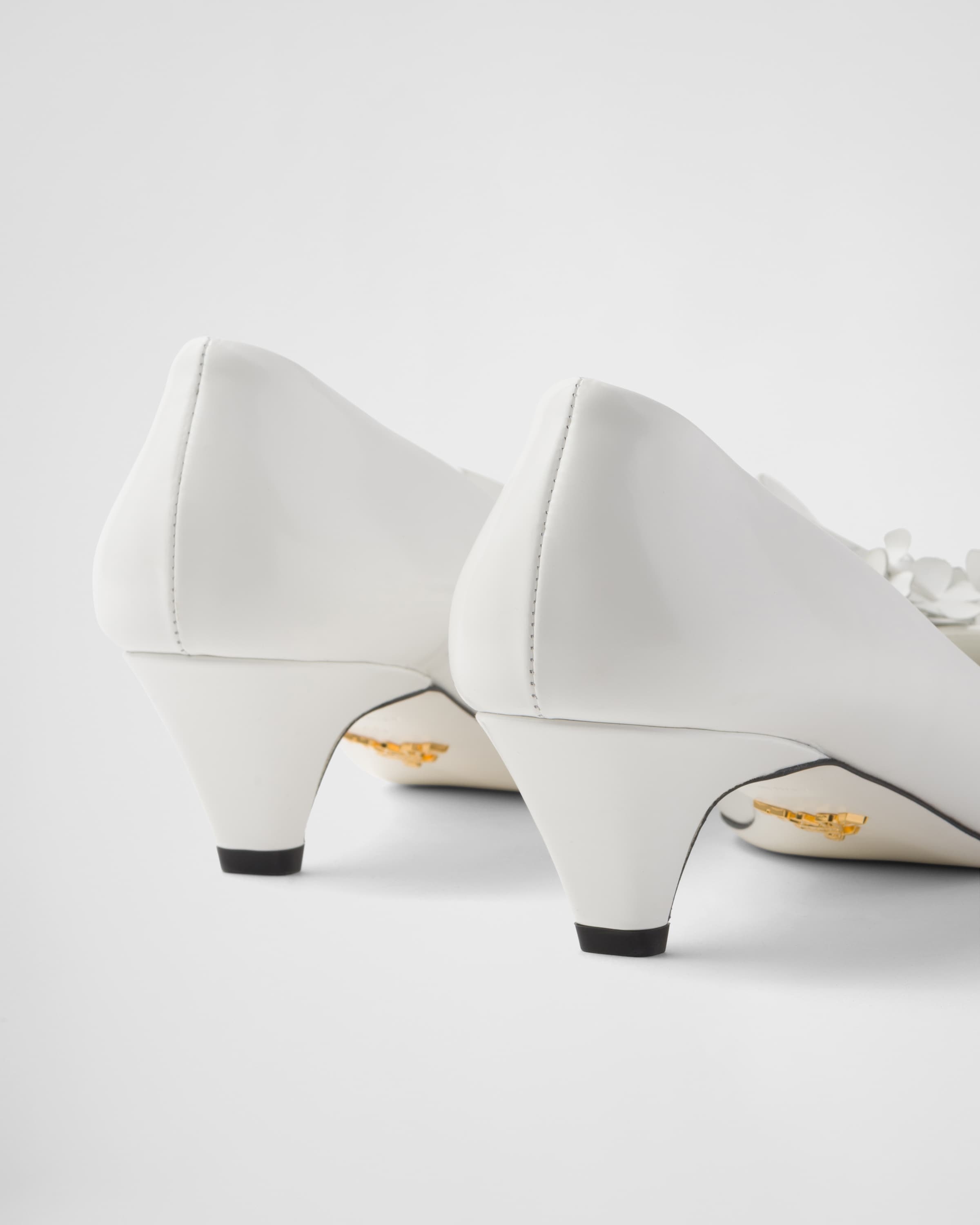 Brushed leather pumps with floral appliqués - 7