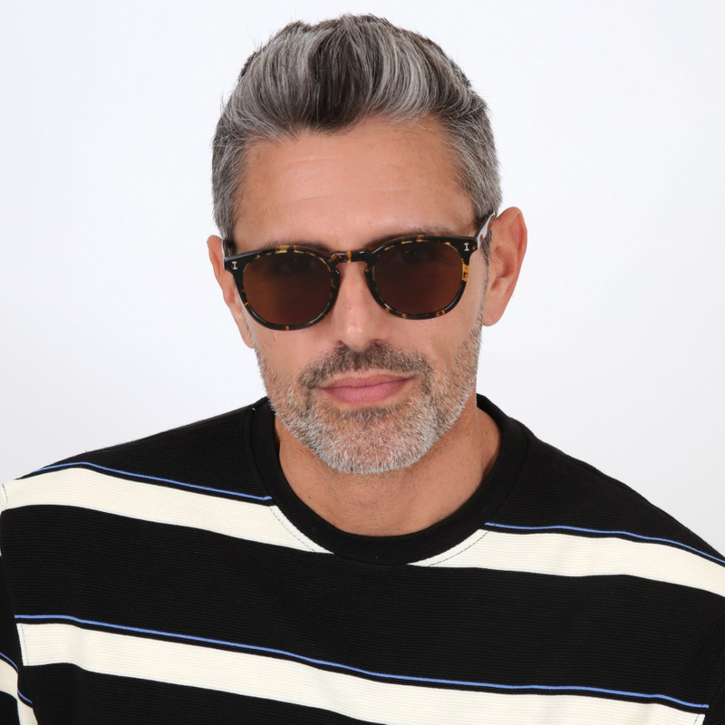 illesteva Eldridge 56 Sunglasses outlook