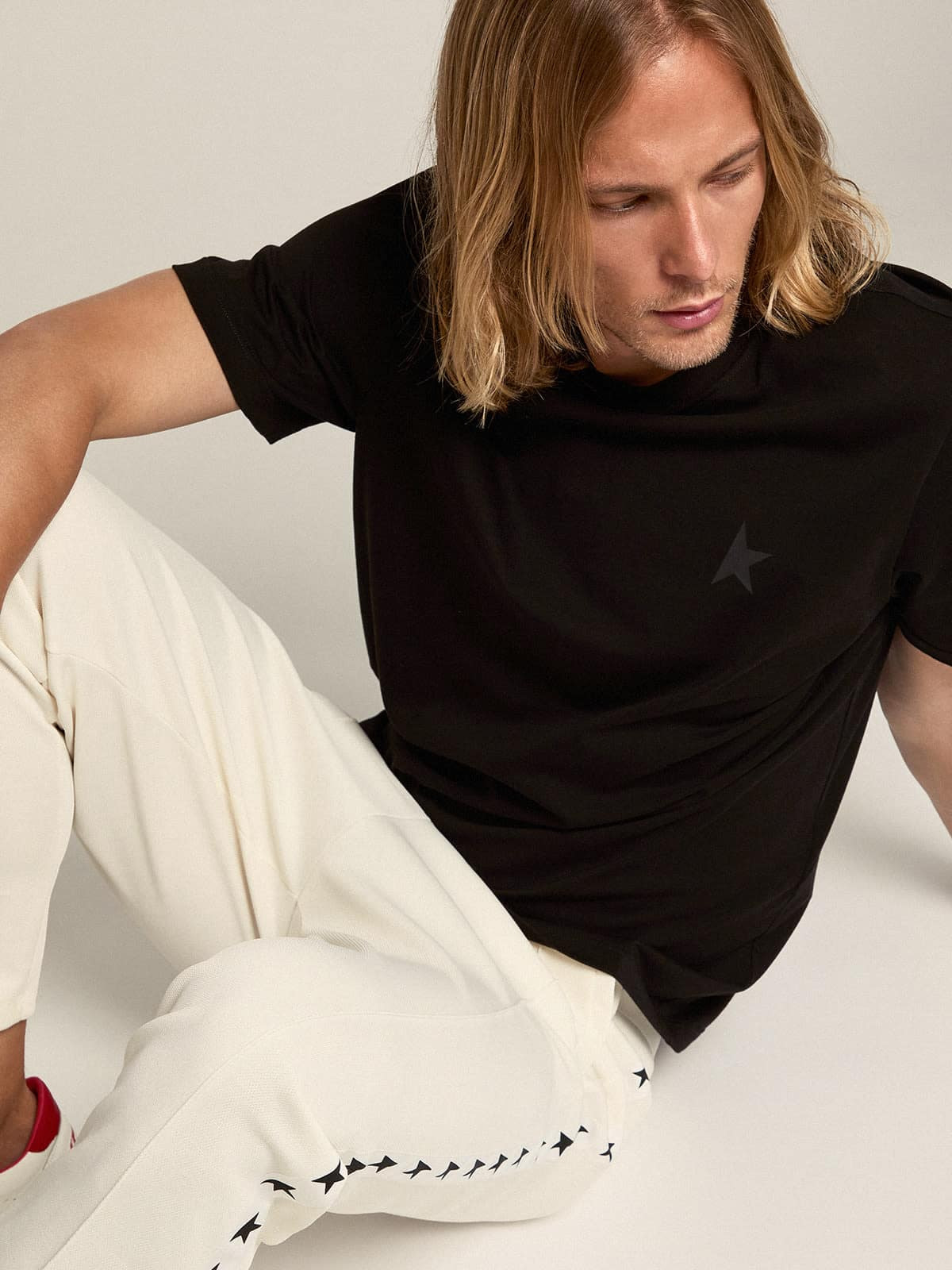 Black Star Collection T-shirt with tone-on-tone star on the front - 3