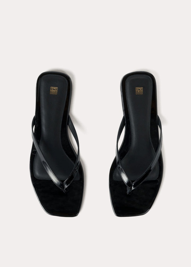 Totême The Flip-Flop Flat black patent outlook