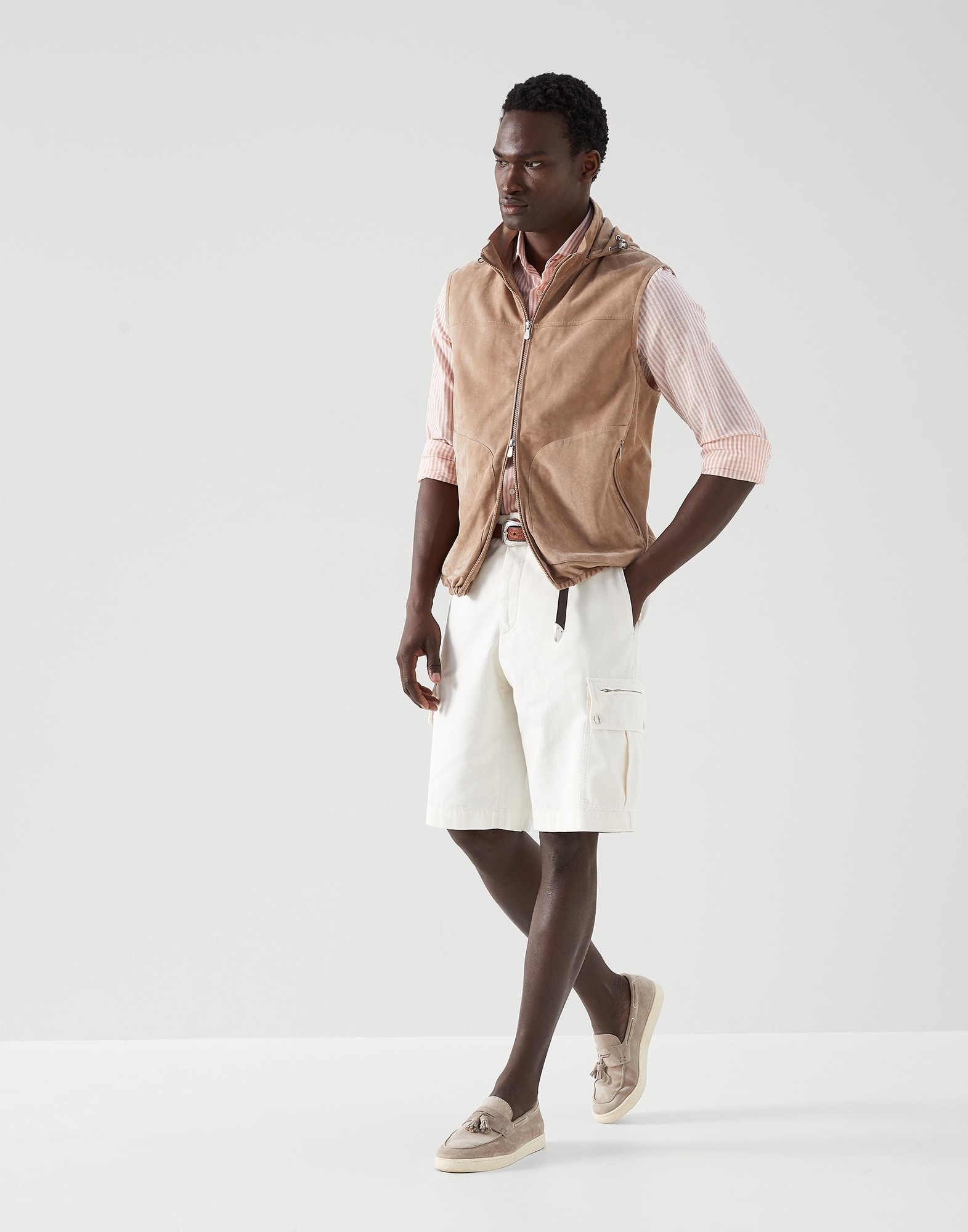 Garment-dyed leisure fit Bermuda shorts in twisted cotton gabardine with cargo pockets - 4
