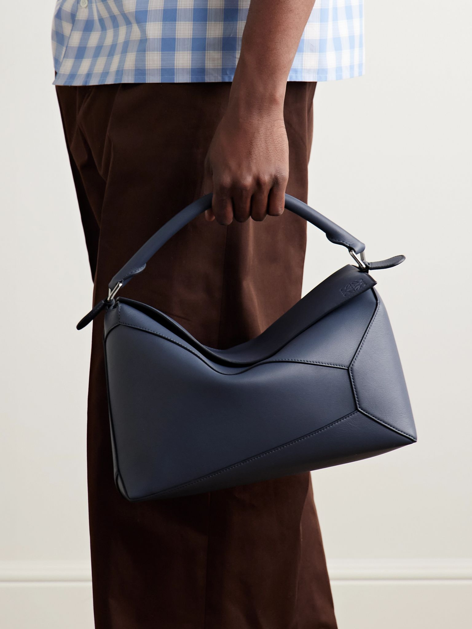 Puzzle Edge Large Logo-Debossed Leather Messenger Bag Blue - 2