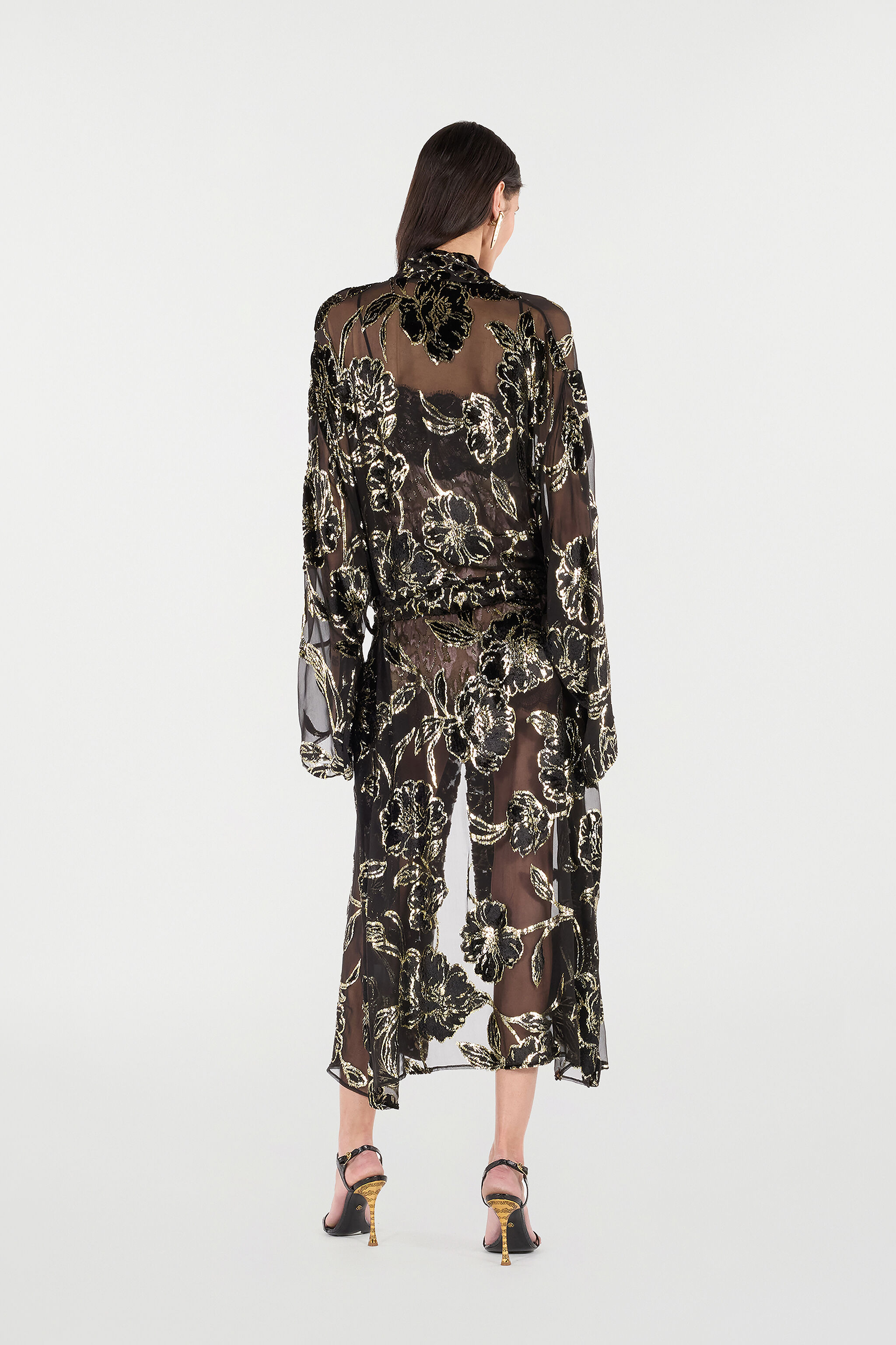 See-Through Robe With Floral Pattern - 4