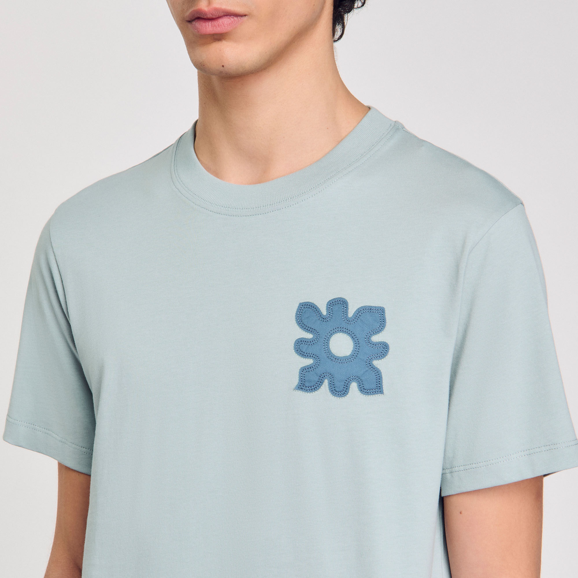 T-SHIRT WITH FLOWER DETAIL - 3