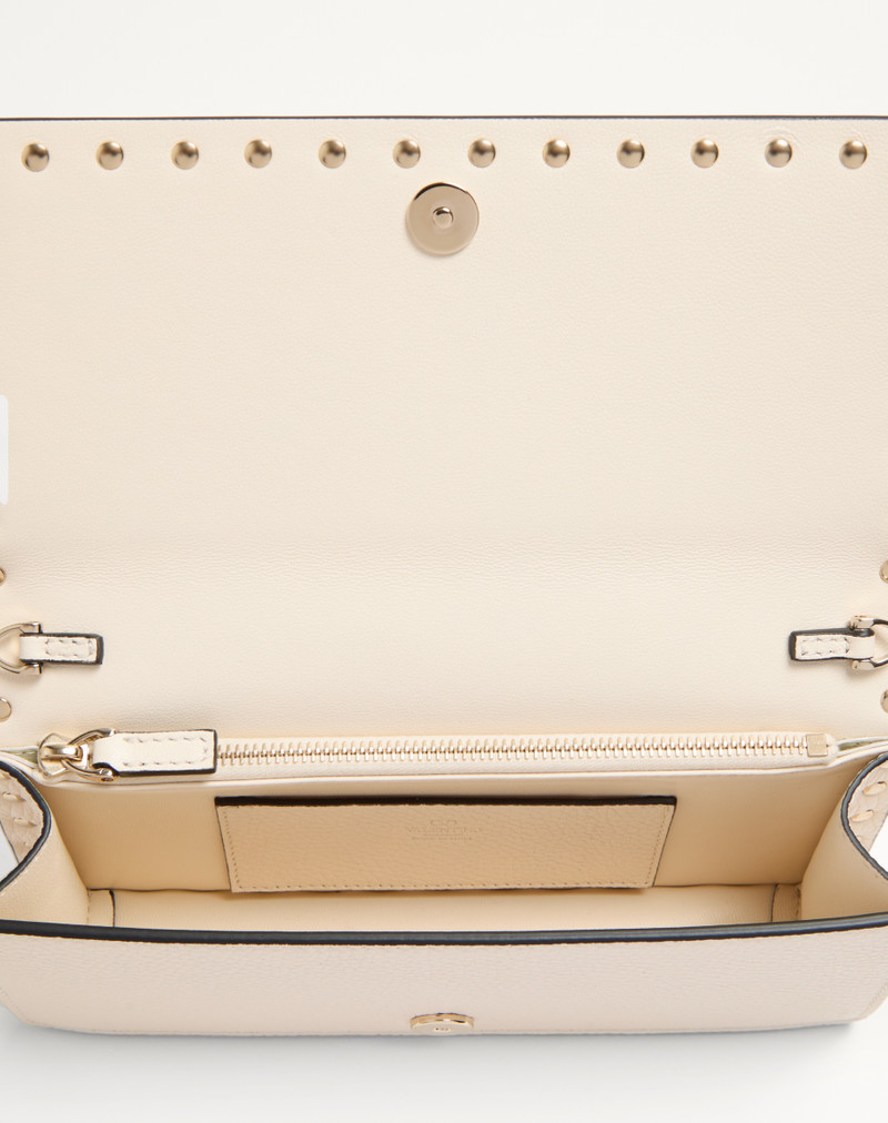 Valentino ROCKSTUD WALLET WITH CHAIN IN GRAINY CALFSKIN outlook