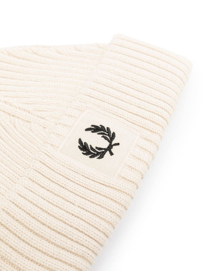 Fred Perry logo-appliquÃ© ribbed beanie outlook