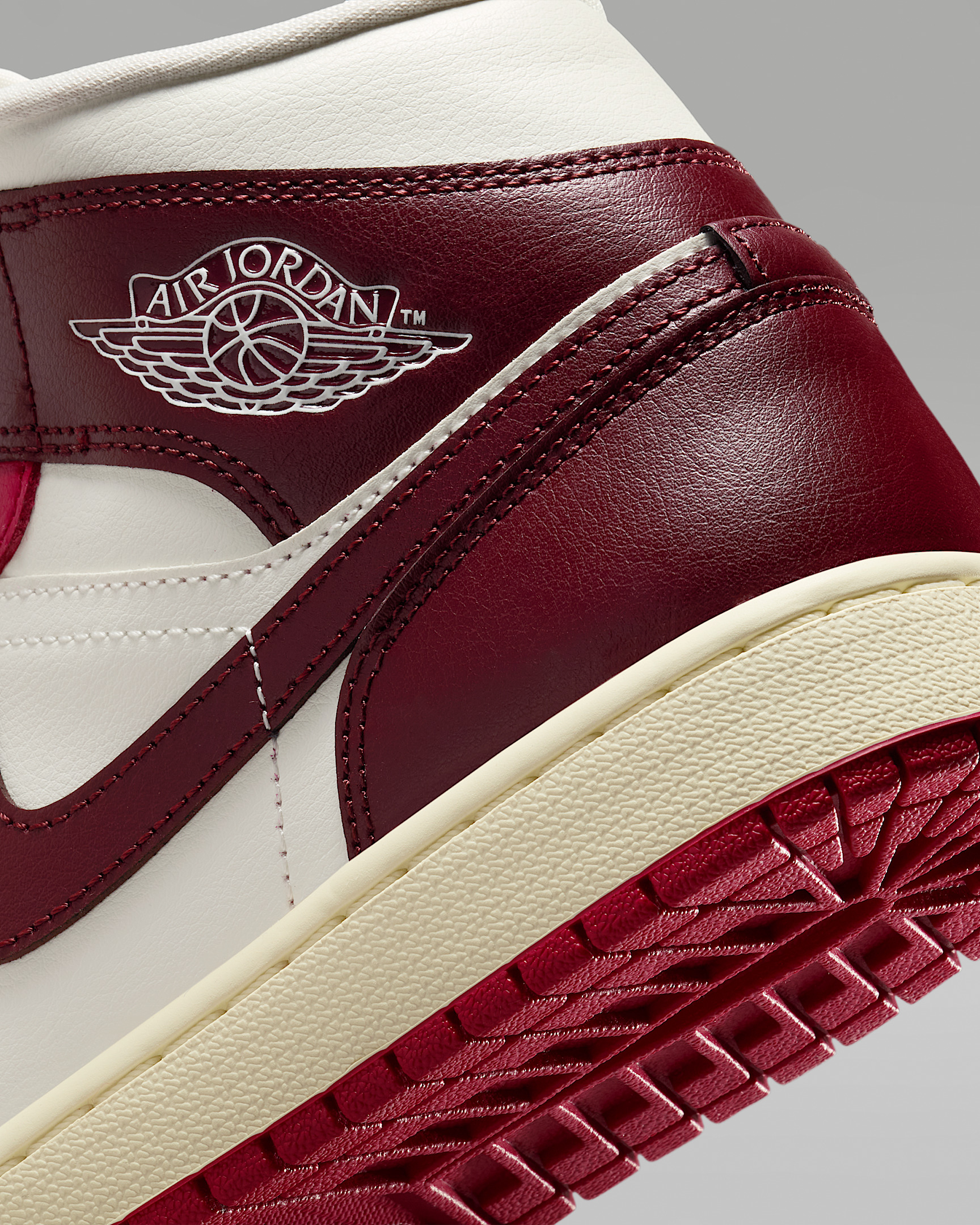 Air Jordan 1 Mid Women's Shoes - 8