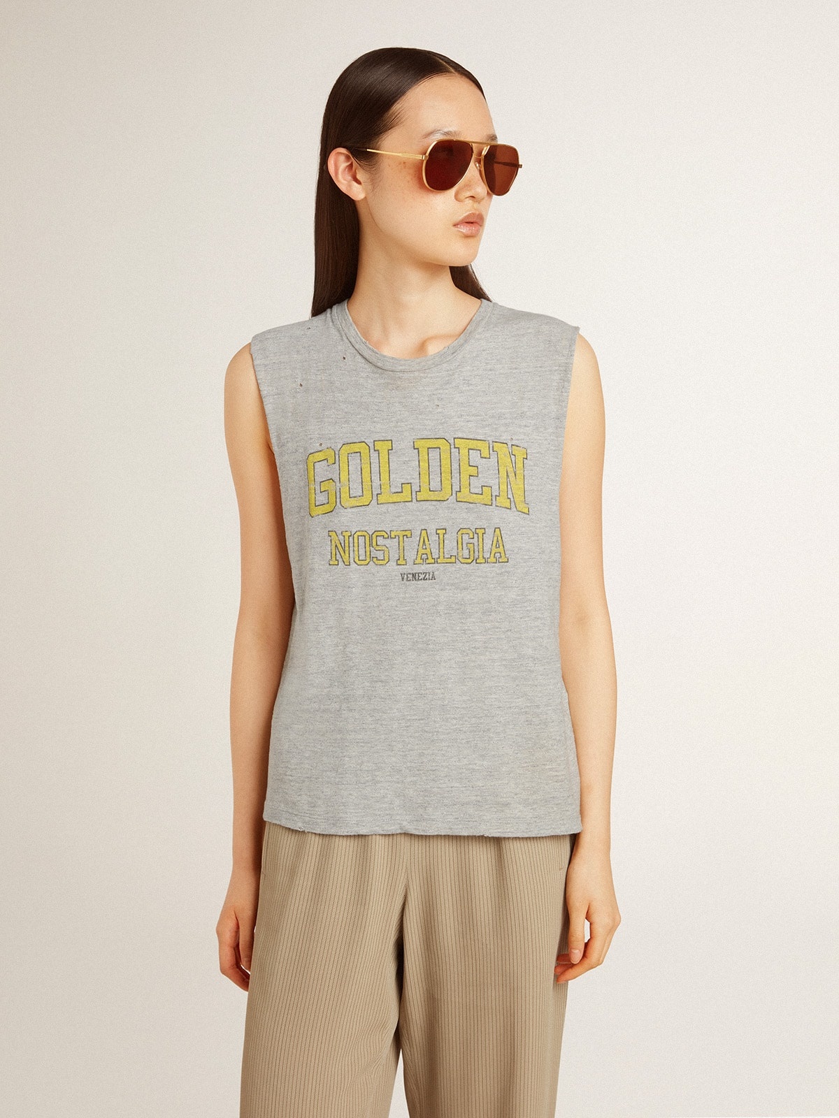 Women's gray sleeveless T-shirt with yellow print - 2