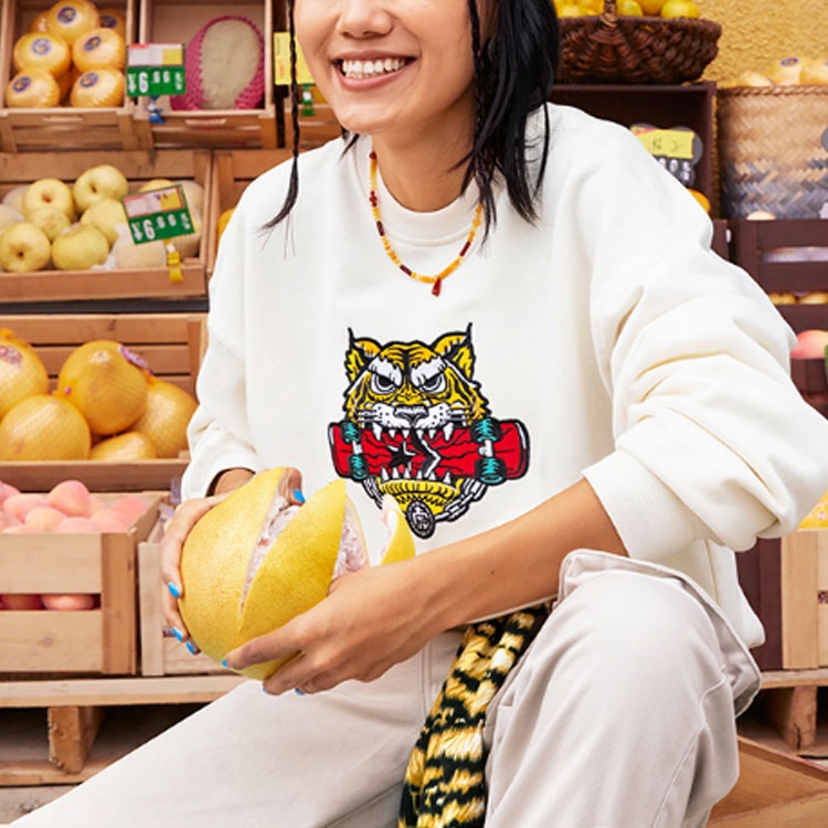 Converse New Year Series TIGER Pattern Round Neck Sports 'Milk White' 10024319-A01 - 3