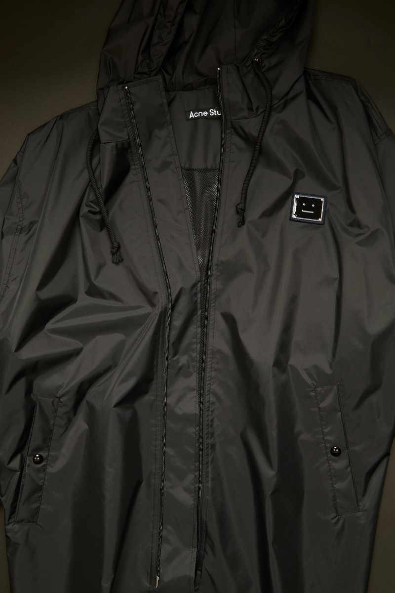 Face plaque technical raincoat black 4